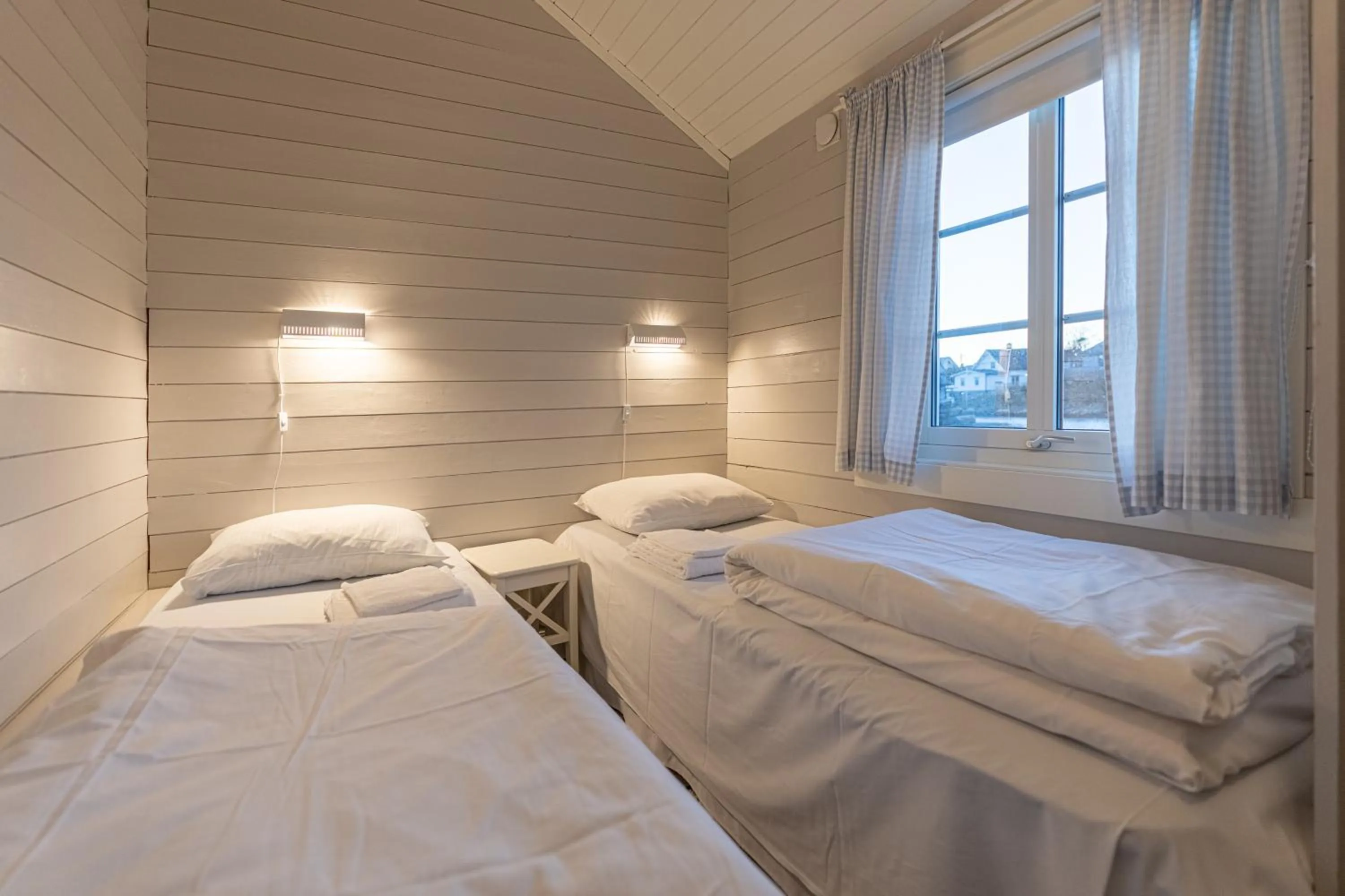 Bedroom, Bed in Henningsvær Rorbuer