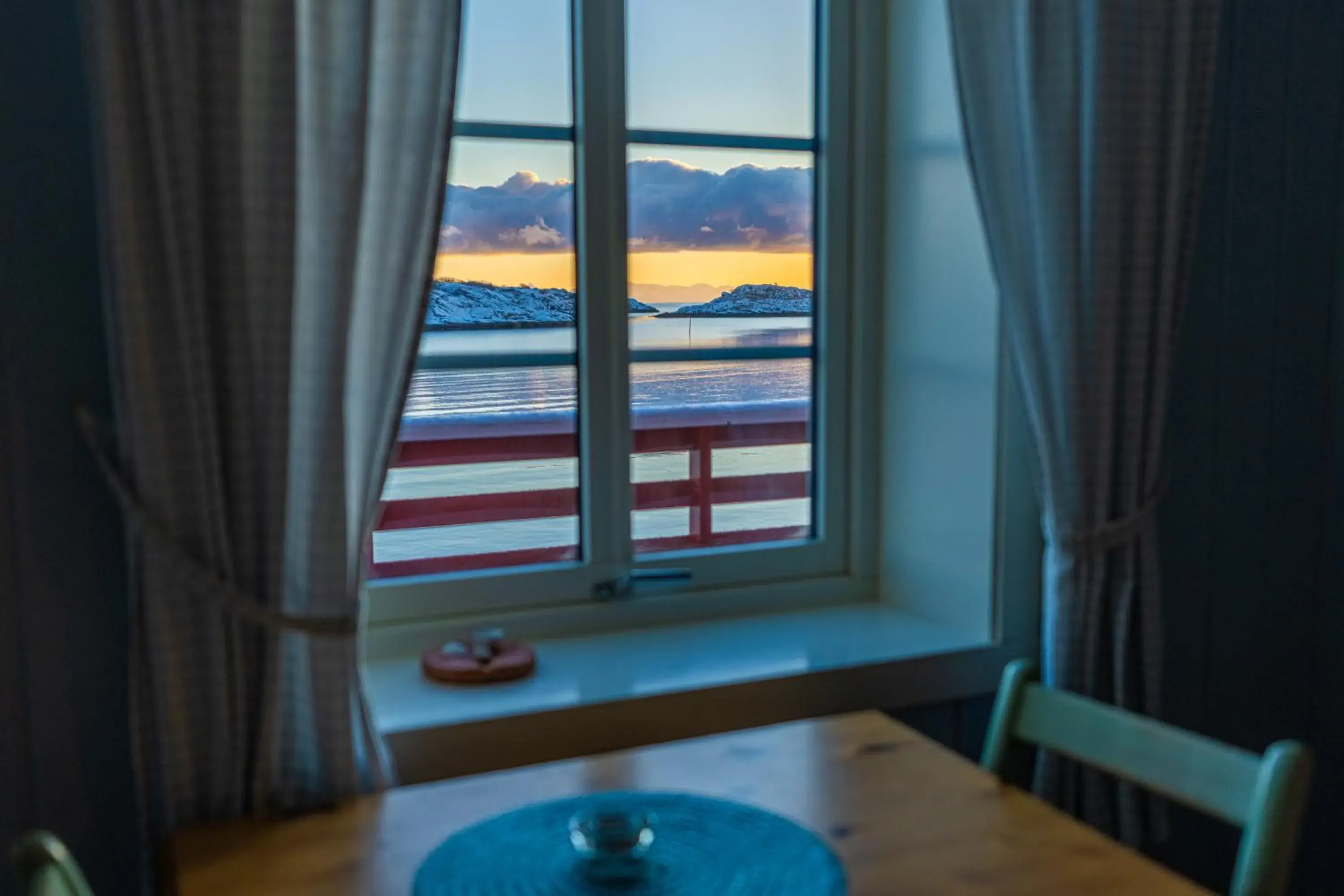 1-Bedroom Rorbu Cabin- with Sea View in Henningsvær Rorbuer 1-Bedroom Rorbu Cabin- with Sea View in Henningsvær Rorbuer