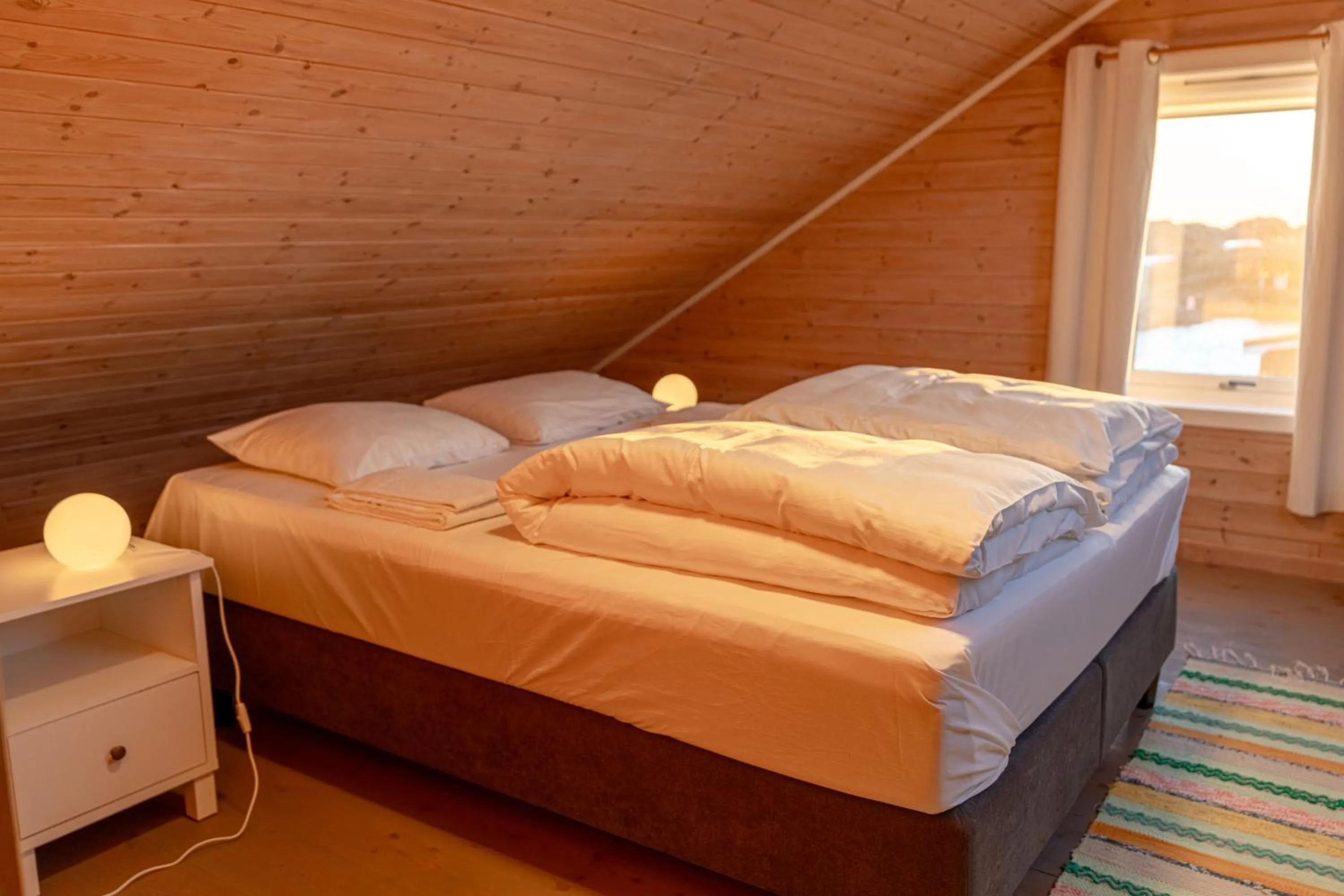 Bedroom, Bed in Henningsvær Rorbuer