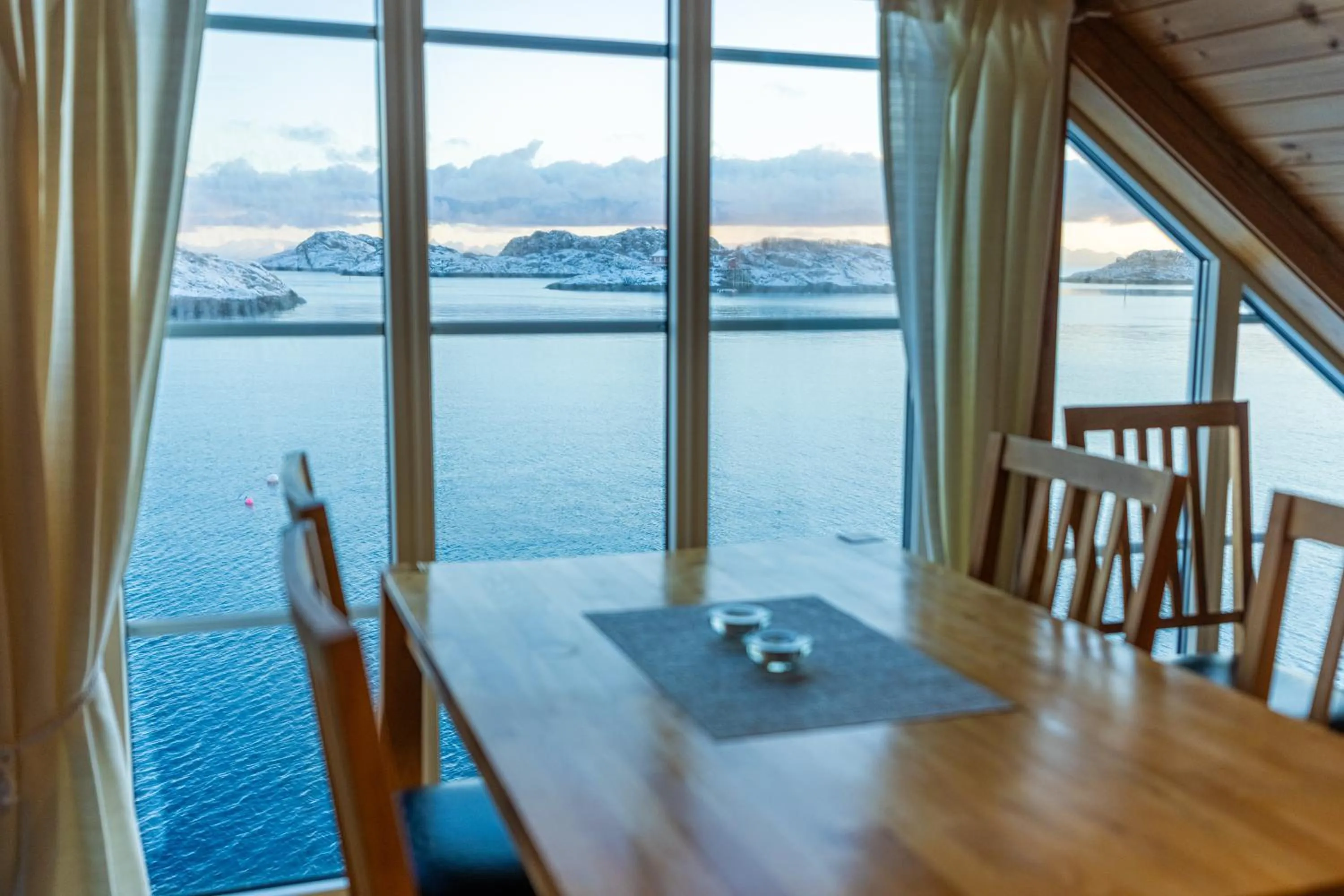 Living room in Henningsvær Rorbuer