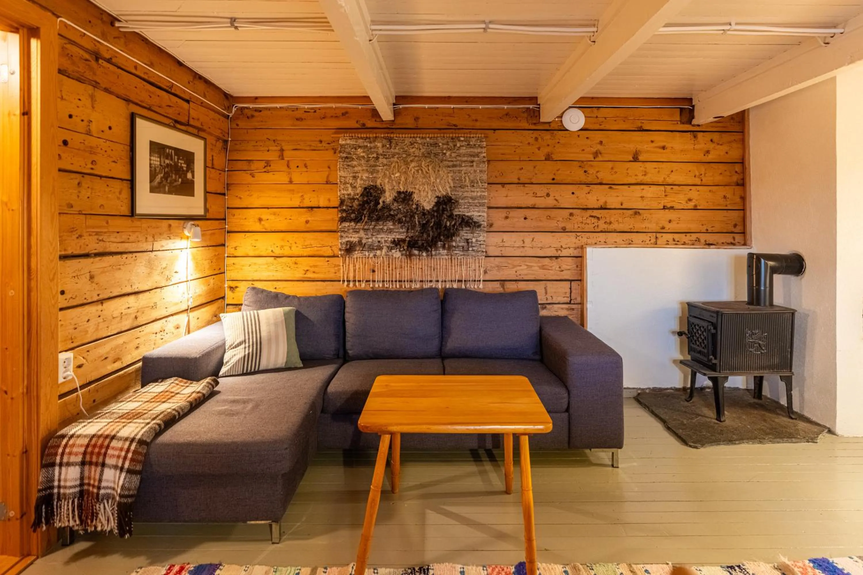 Living room in Henningsvær Rorbuer