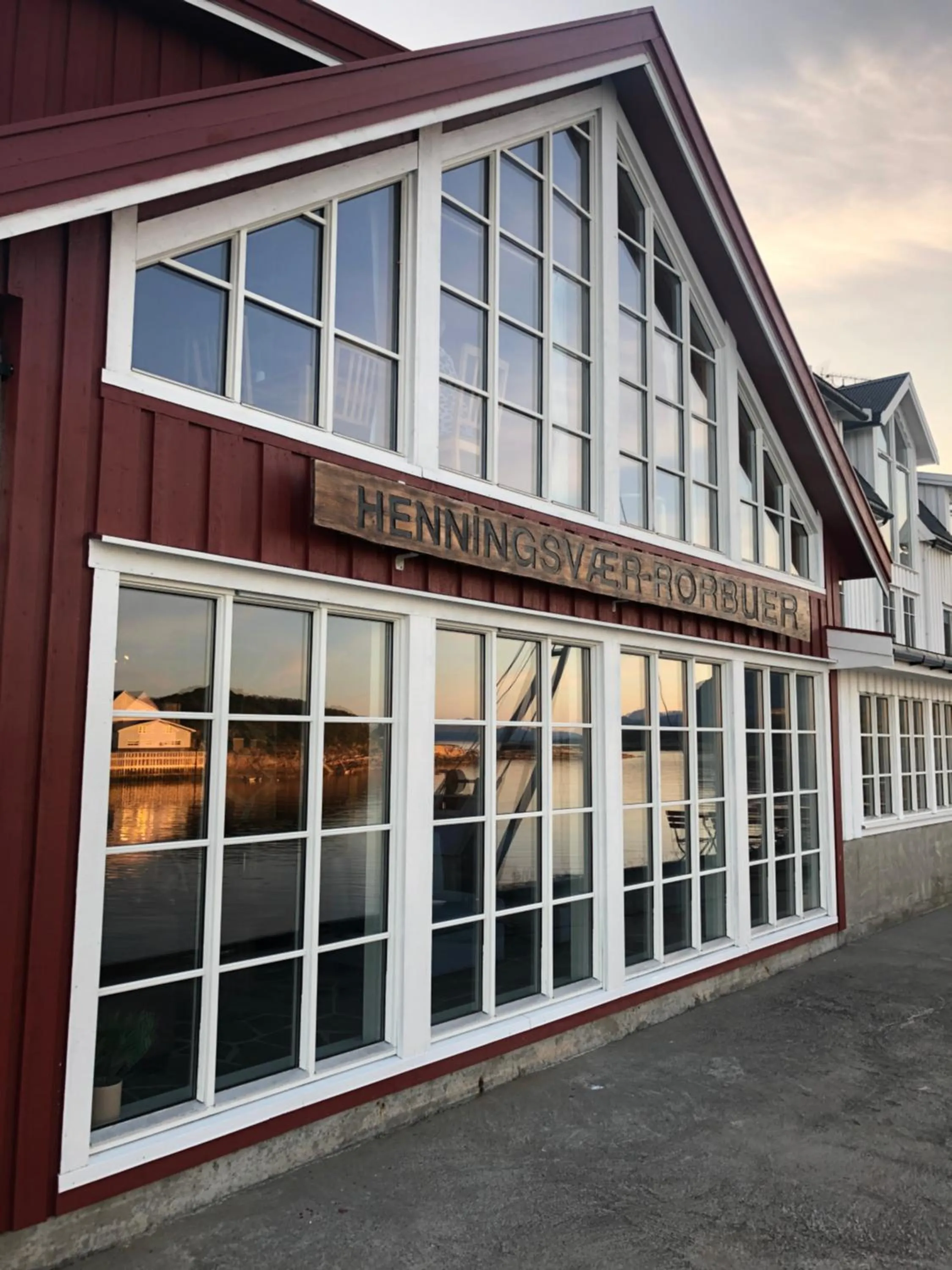 Property building in Henningsvær Rorbuer