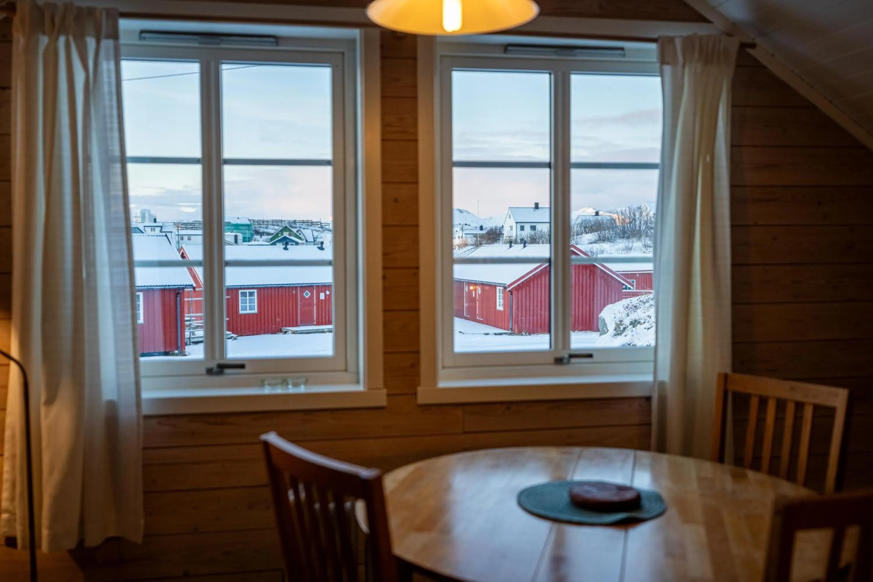Dining area in Henningsvær Rorbuer