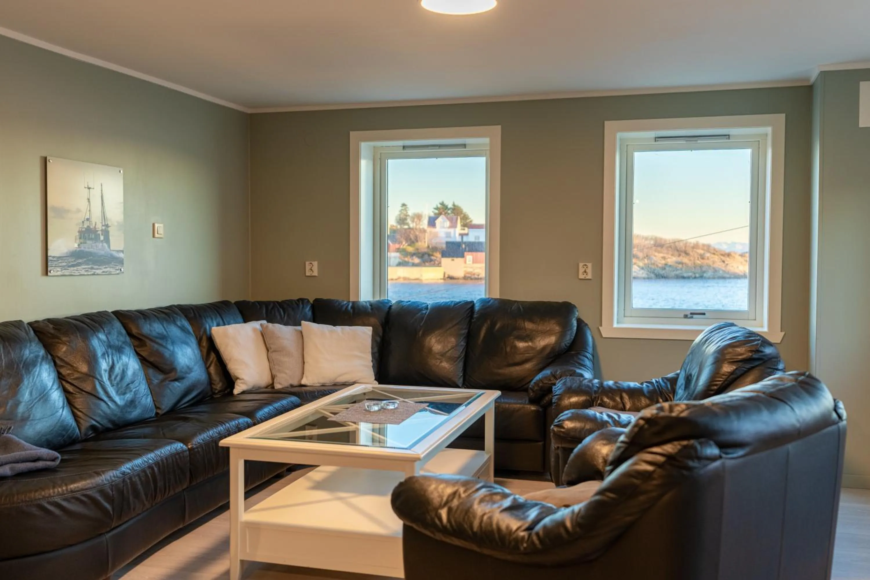 Living room in Henningsvær Rorbuer