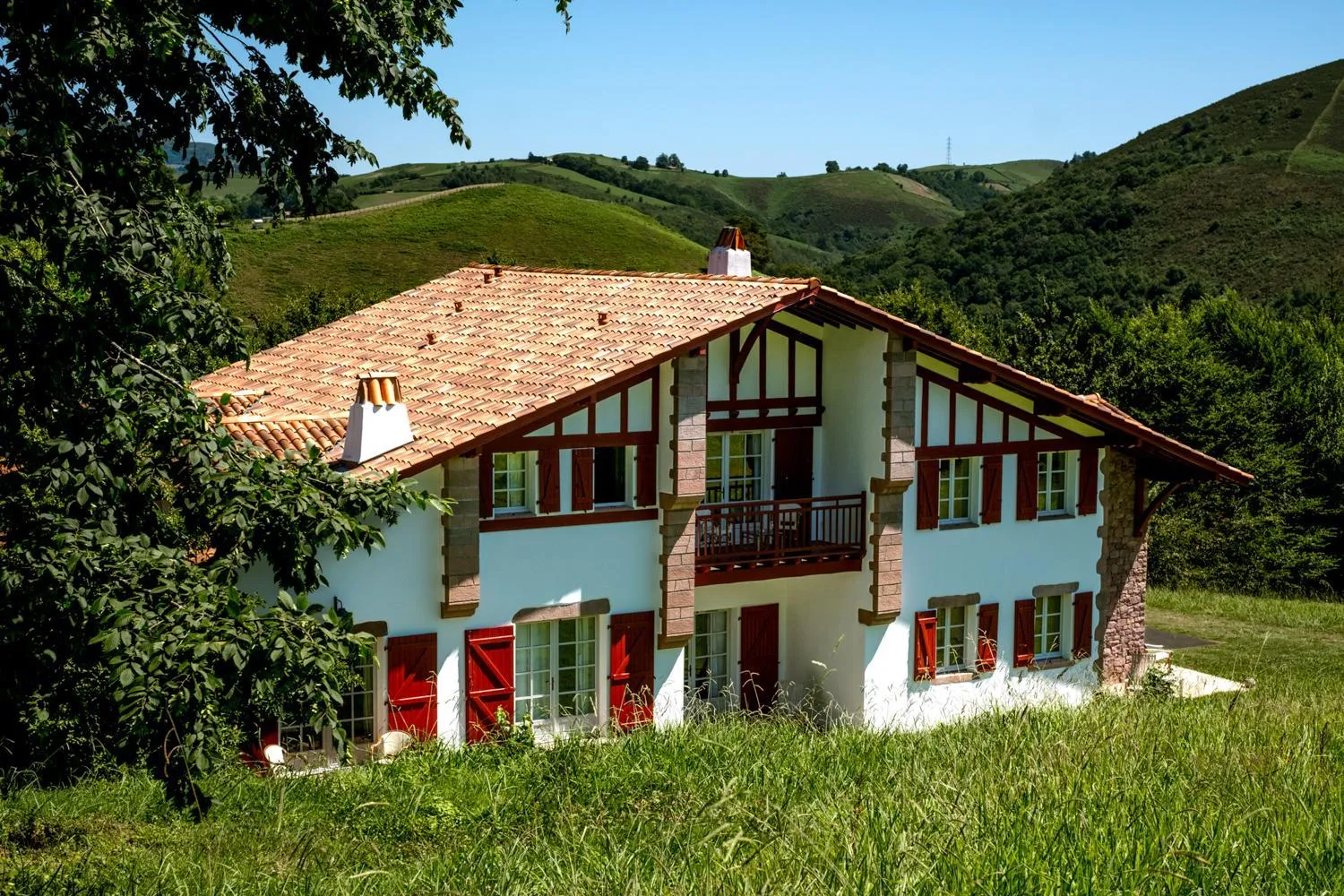 Property building in Auberge Ostapé