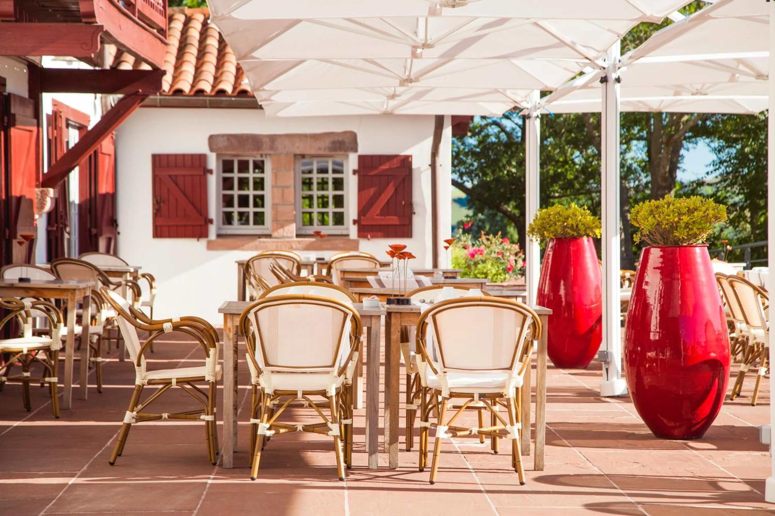 Property building in Auberge Ostapé