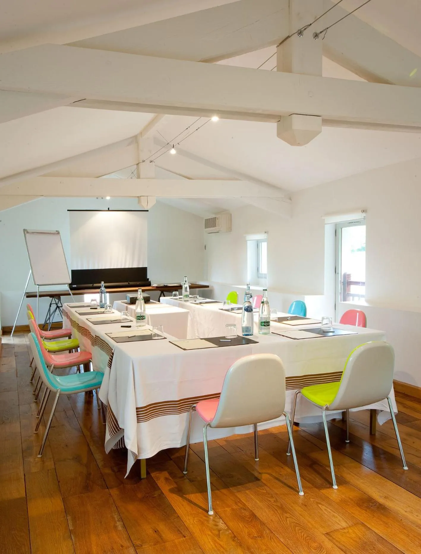 Business facilities in Auberge Ostapé