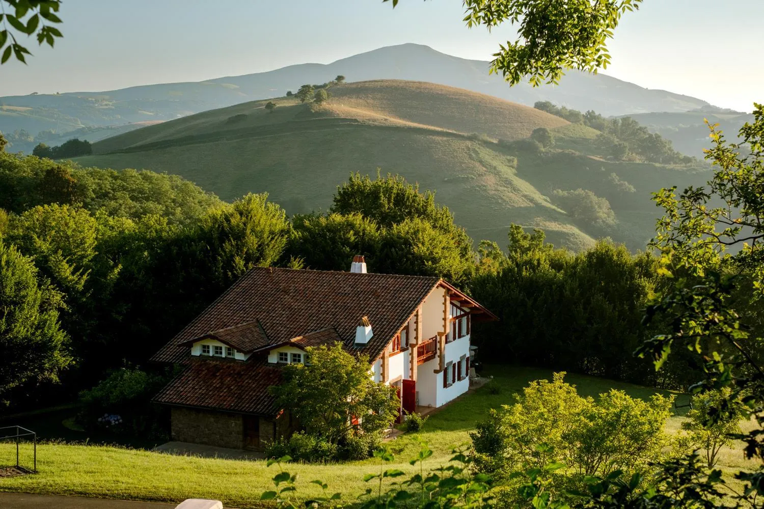 Property building in Auberge Ostapé