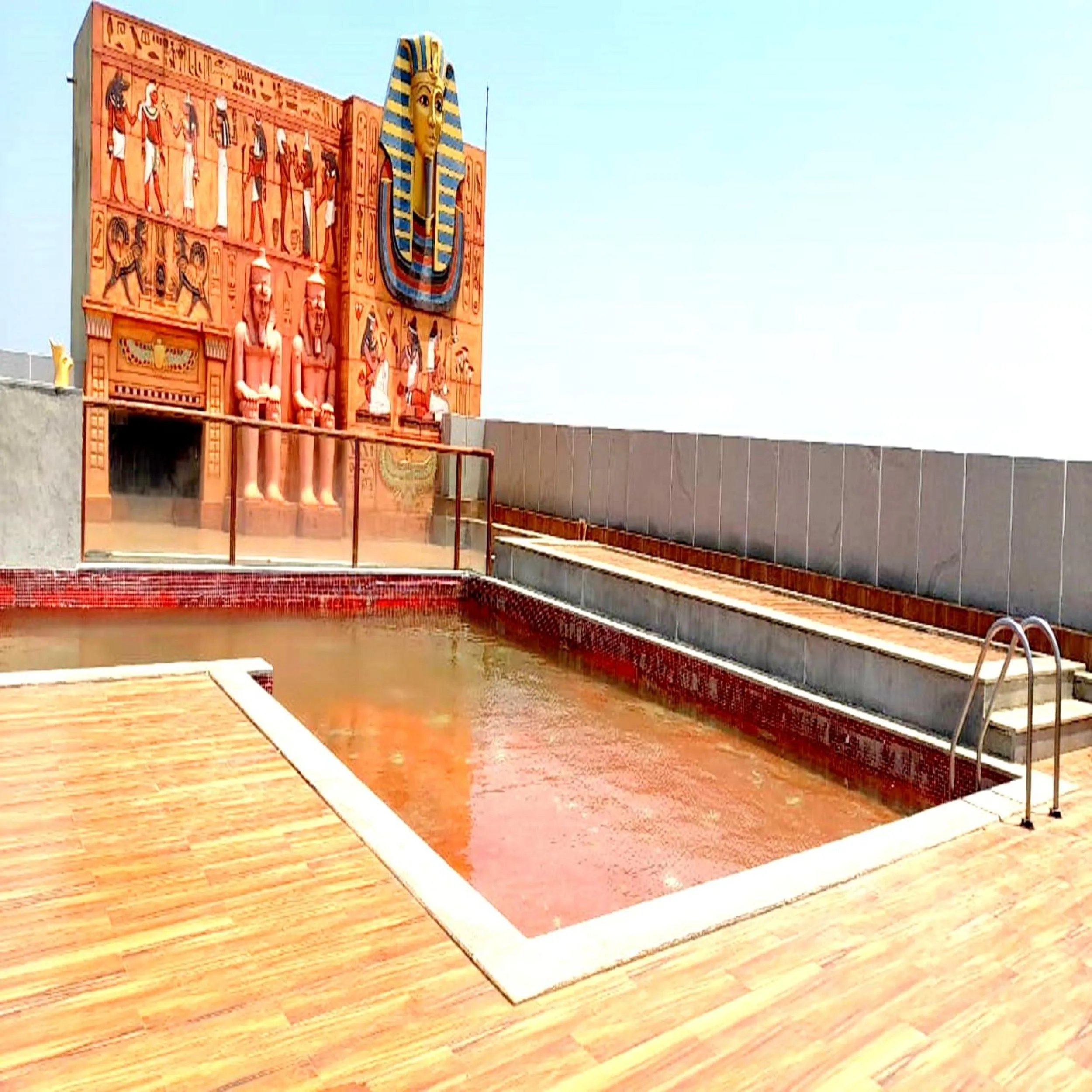 Swimming pool in The Quorum