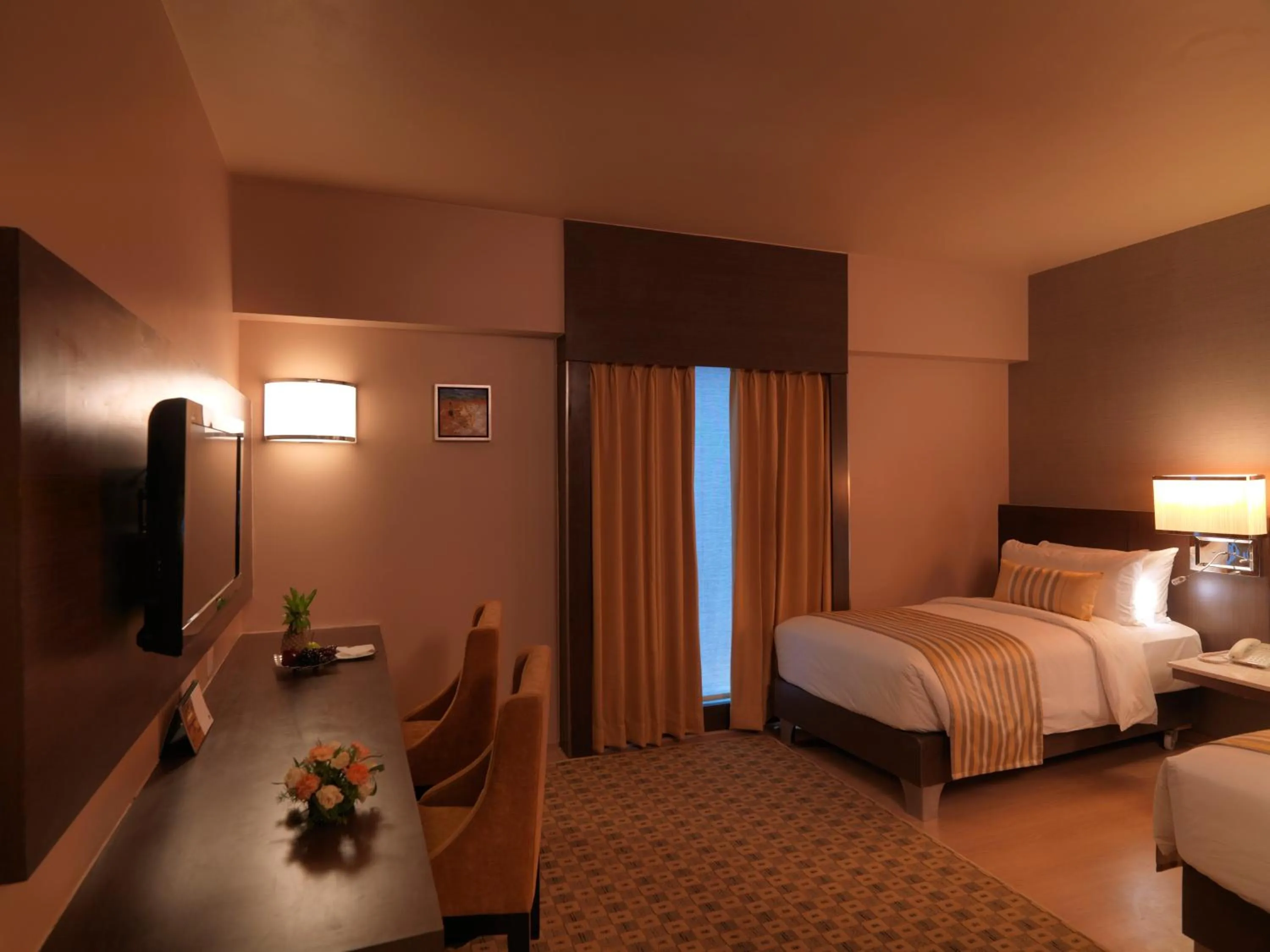 Photo of the whole room, Bed in The Quorum