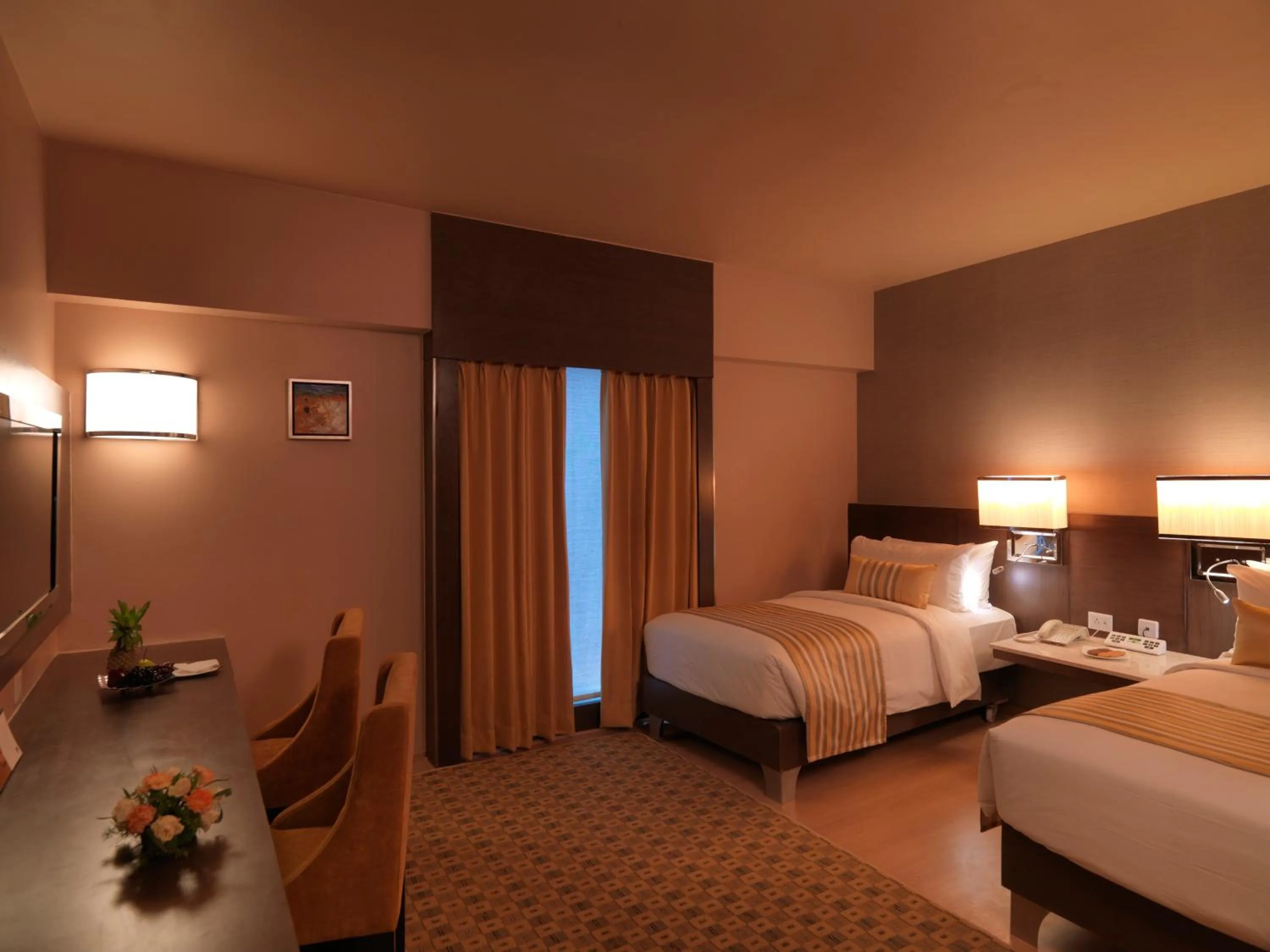 Photo of the whole room, Bed in The Quorum