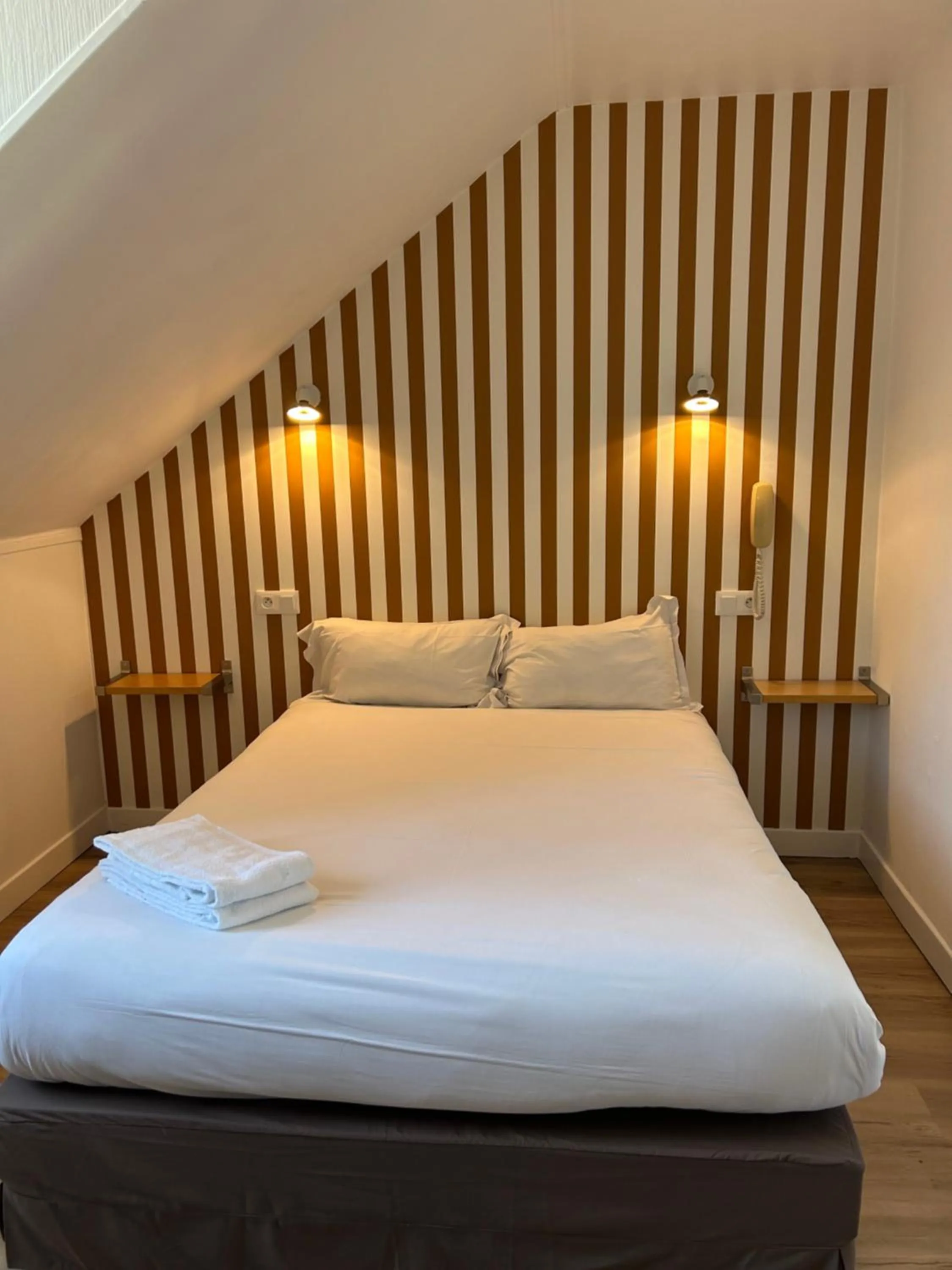 Photo of the whole room, Bed in Hotel Eden