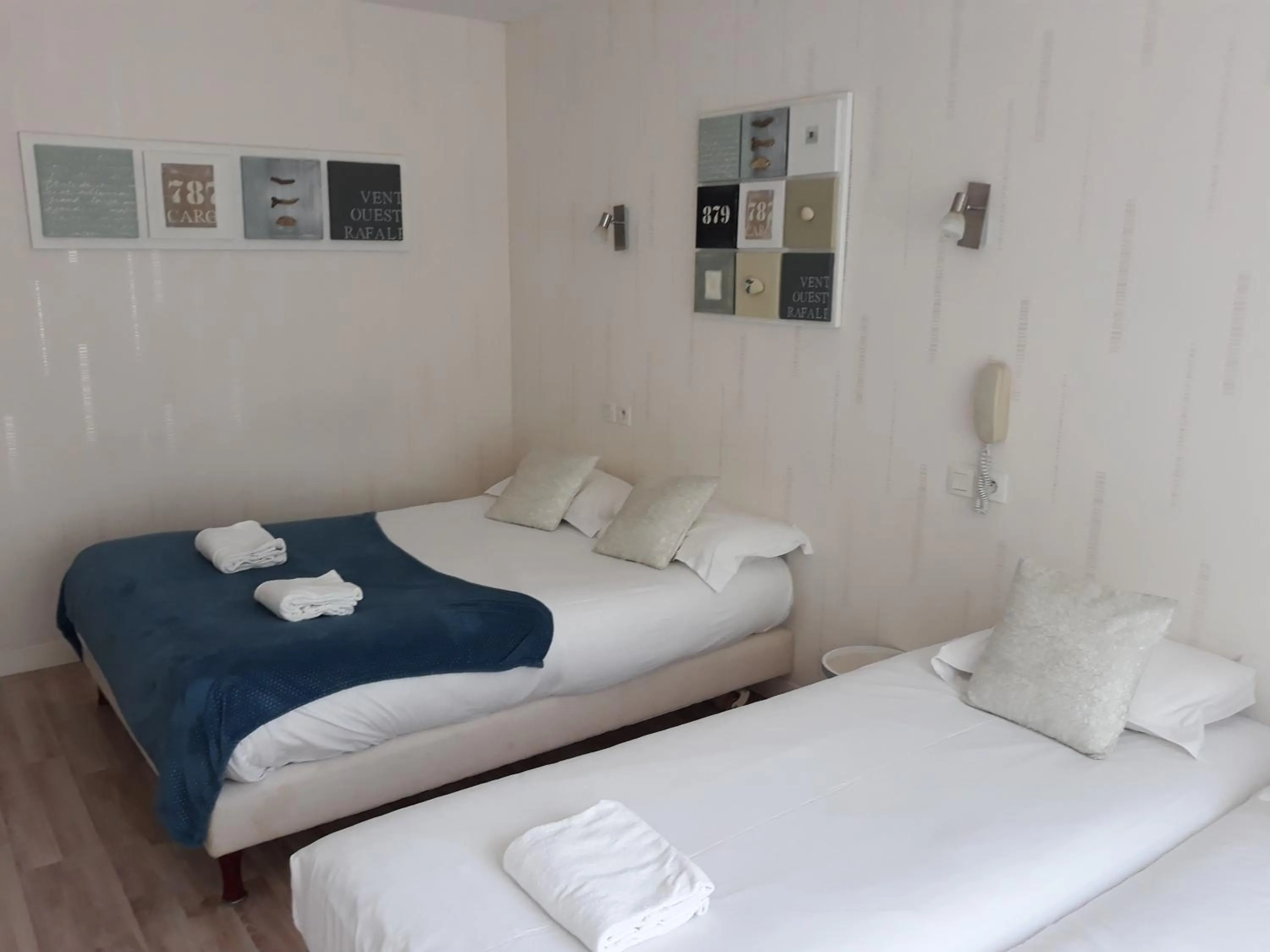 Photo of the whole room, Bed in Hotel Eden