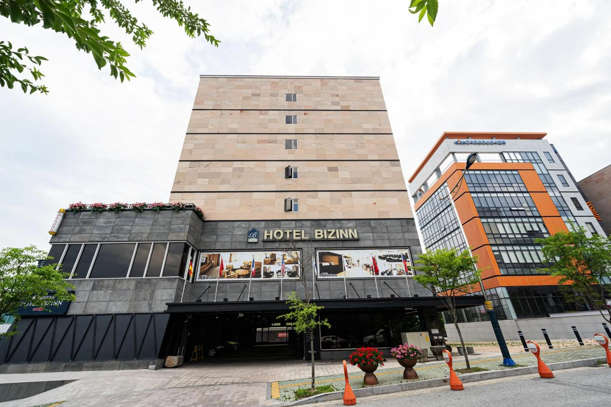 Property building in Benikea Hotel Bizinn