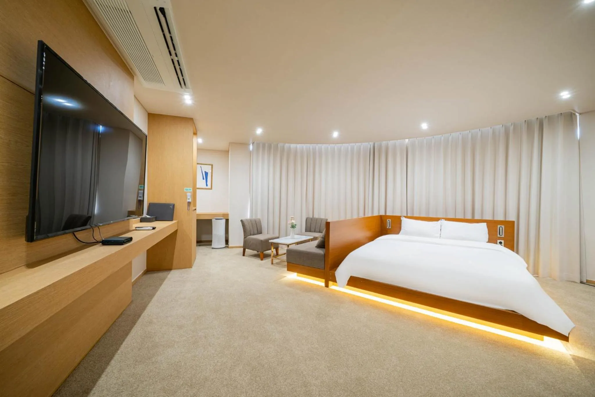 Bed in Benikea Hotel Bizinn