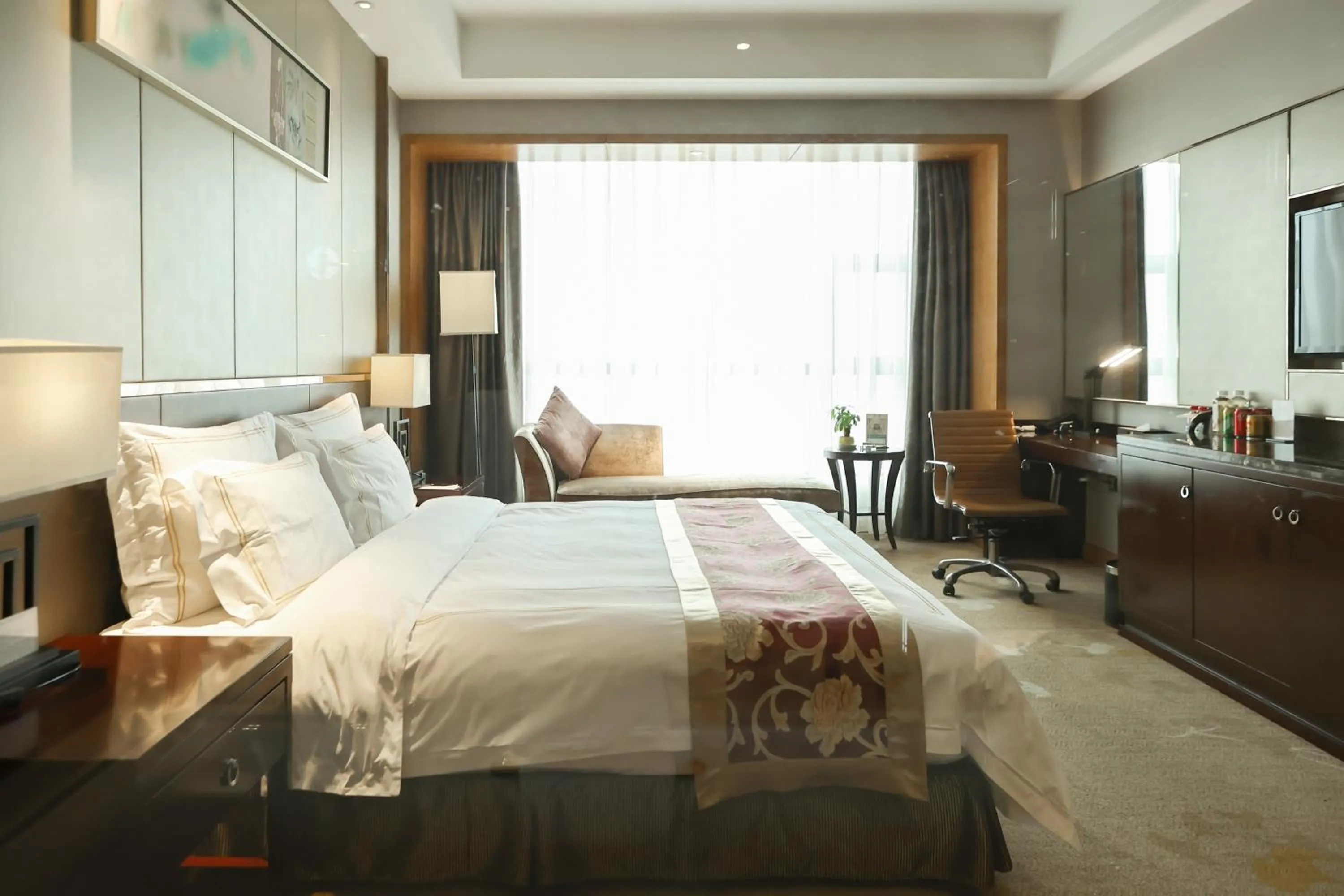 Bed in Tianhong Jinling Grand Hotel