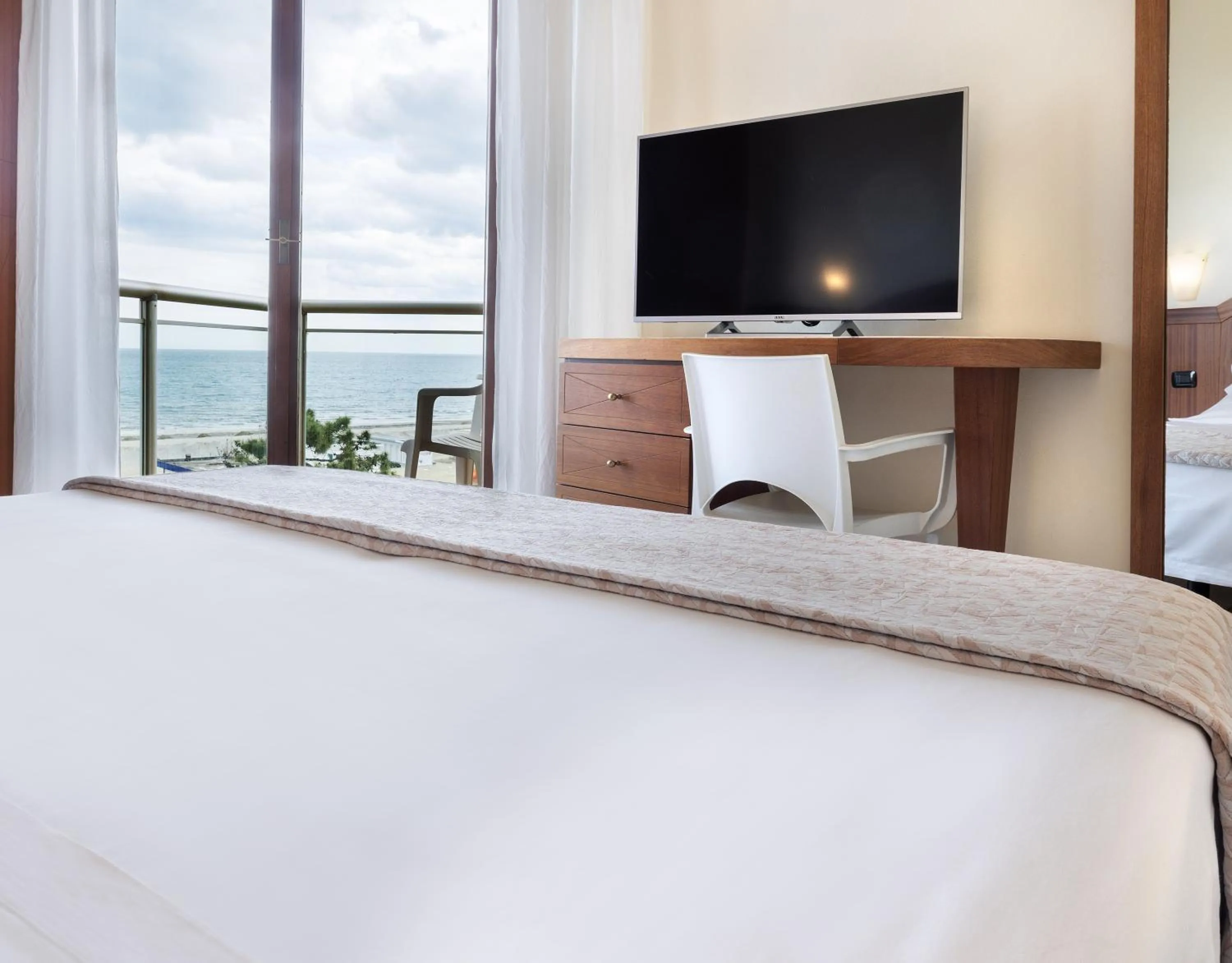 Bed in Hotel Bellevue Beach - sul mare