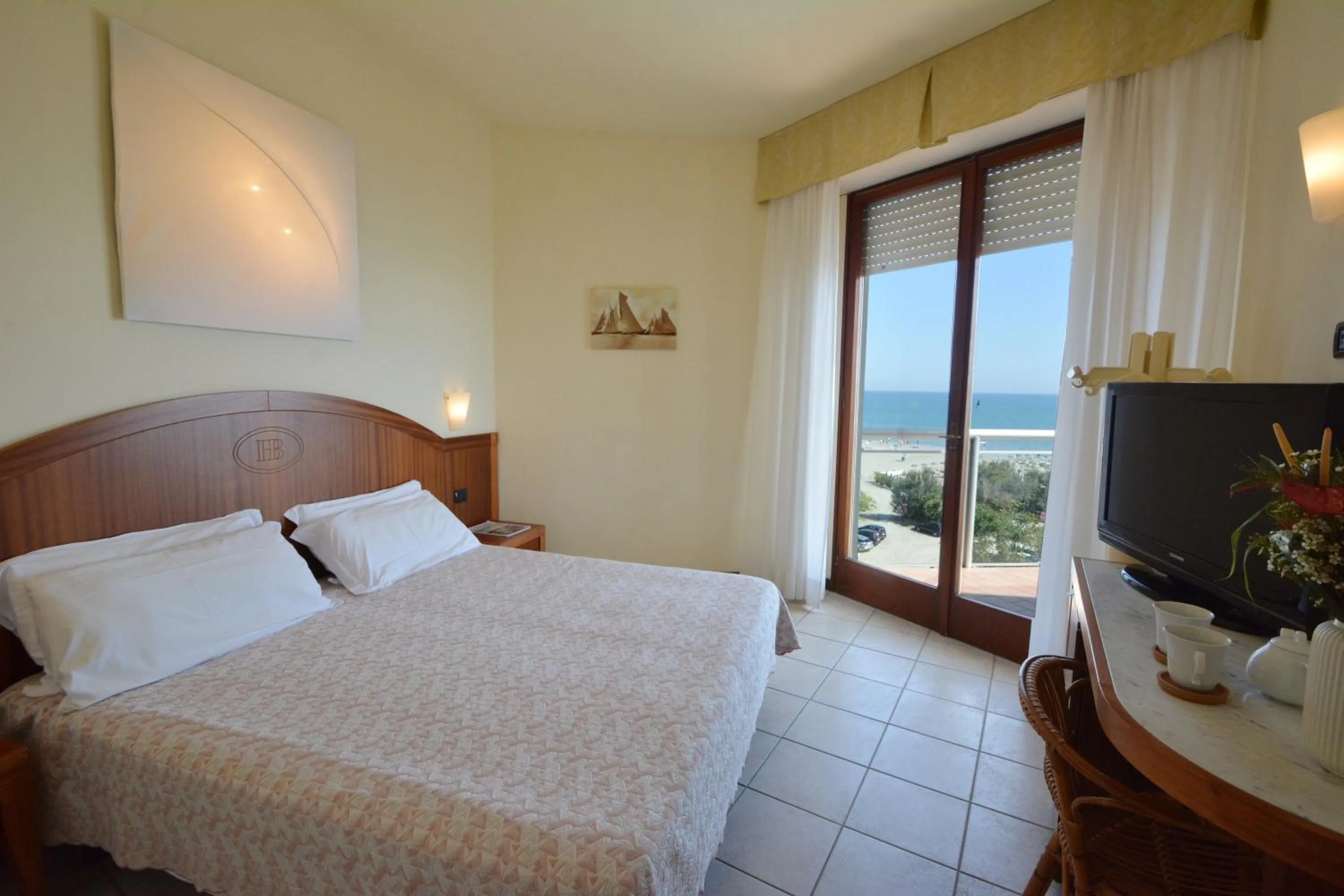 Photo of the whole room, Bed in Hotel Bellevue Beach - sul mare