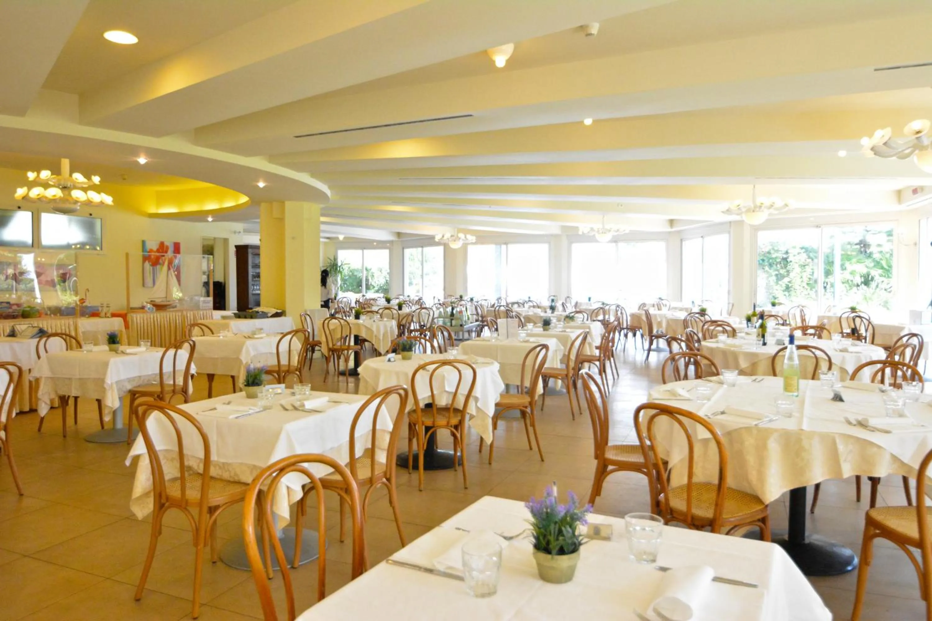Restaurant/places to eat in Hotel Bellevue Beach - sul mare