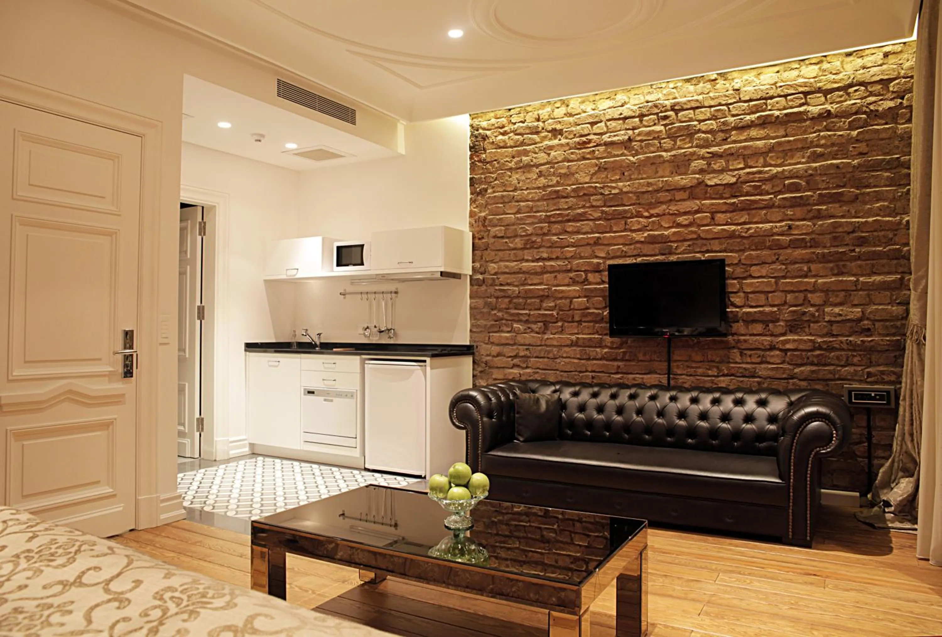 Kitchen or kitchenette in Frida Suites