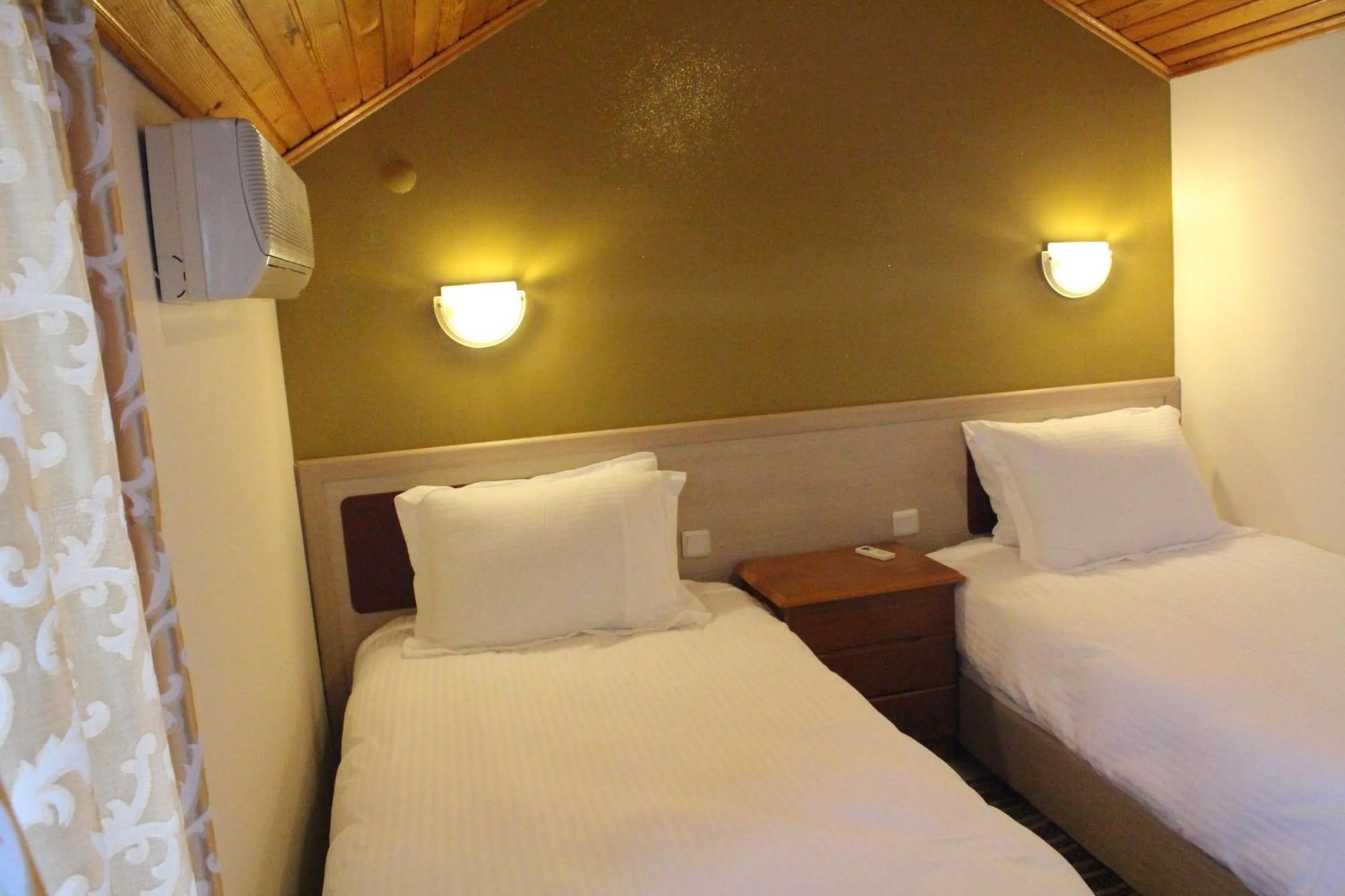 Bed in Arya Otel