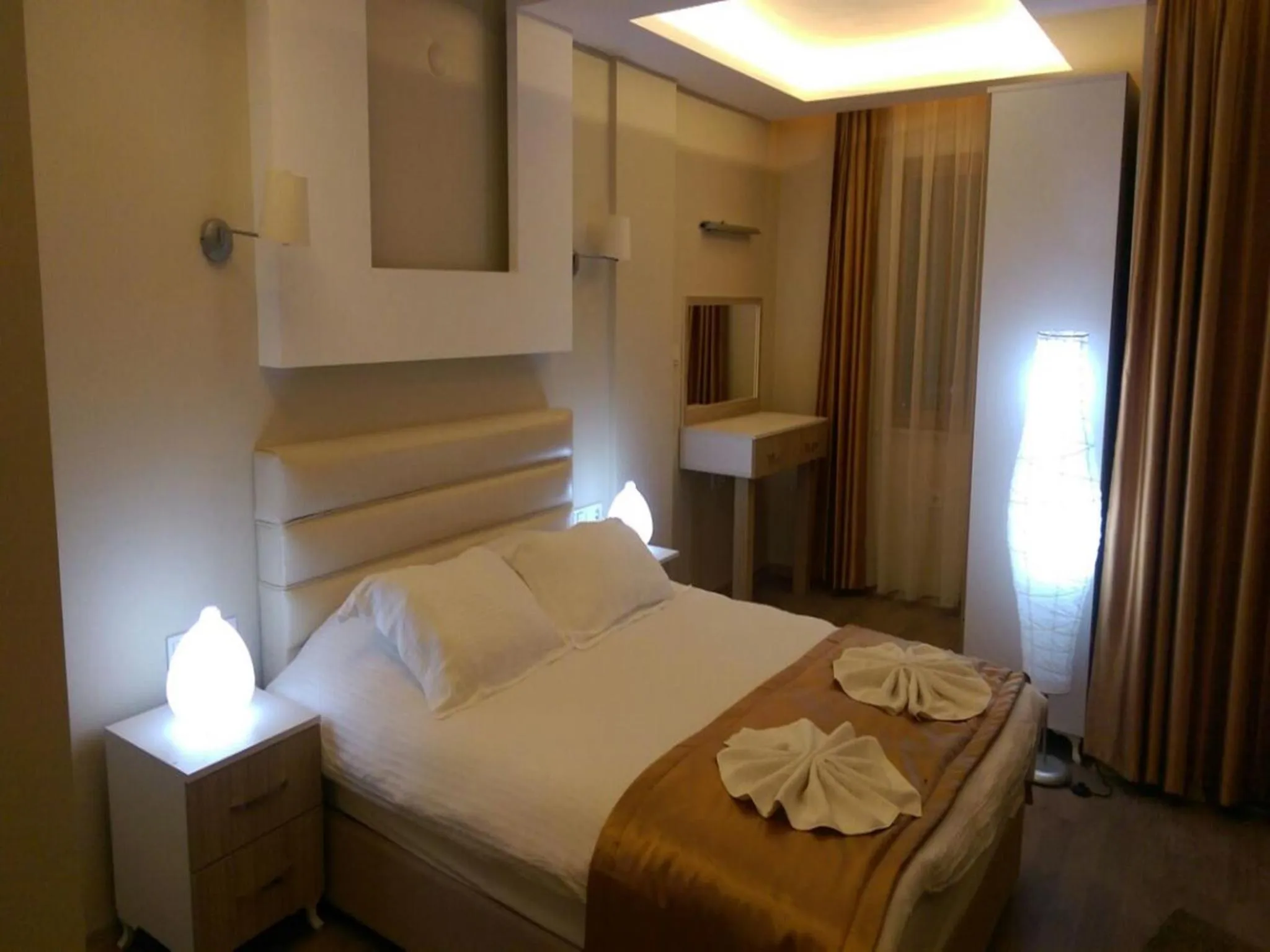 Photo of the whole room, Bed in Arya Otel