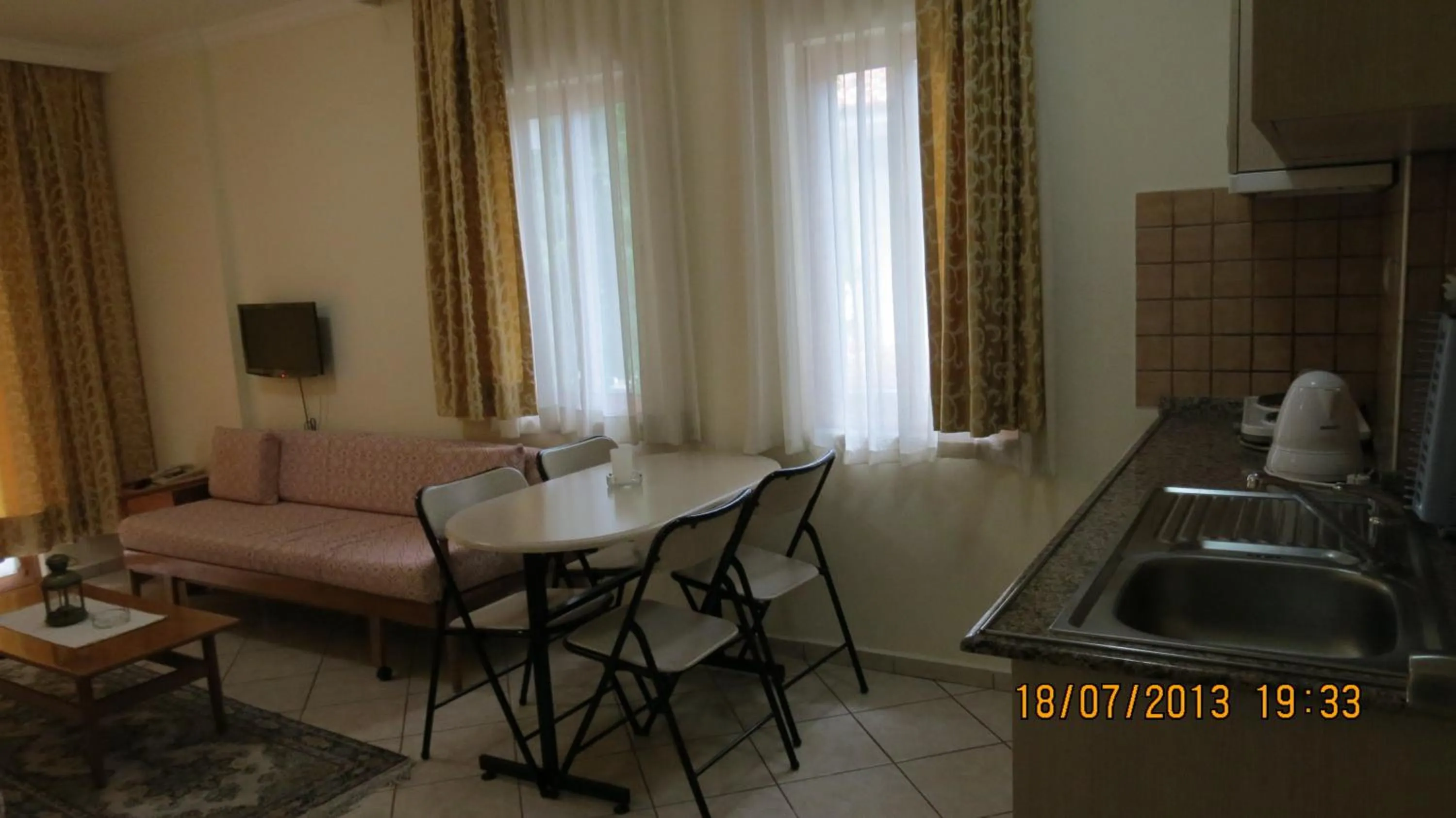 Photo of the whole room in Arya Otel