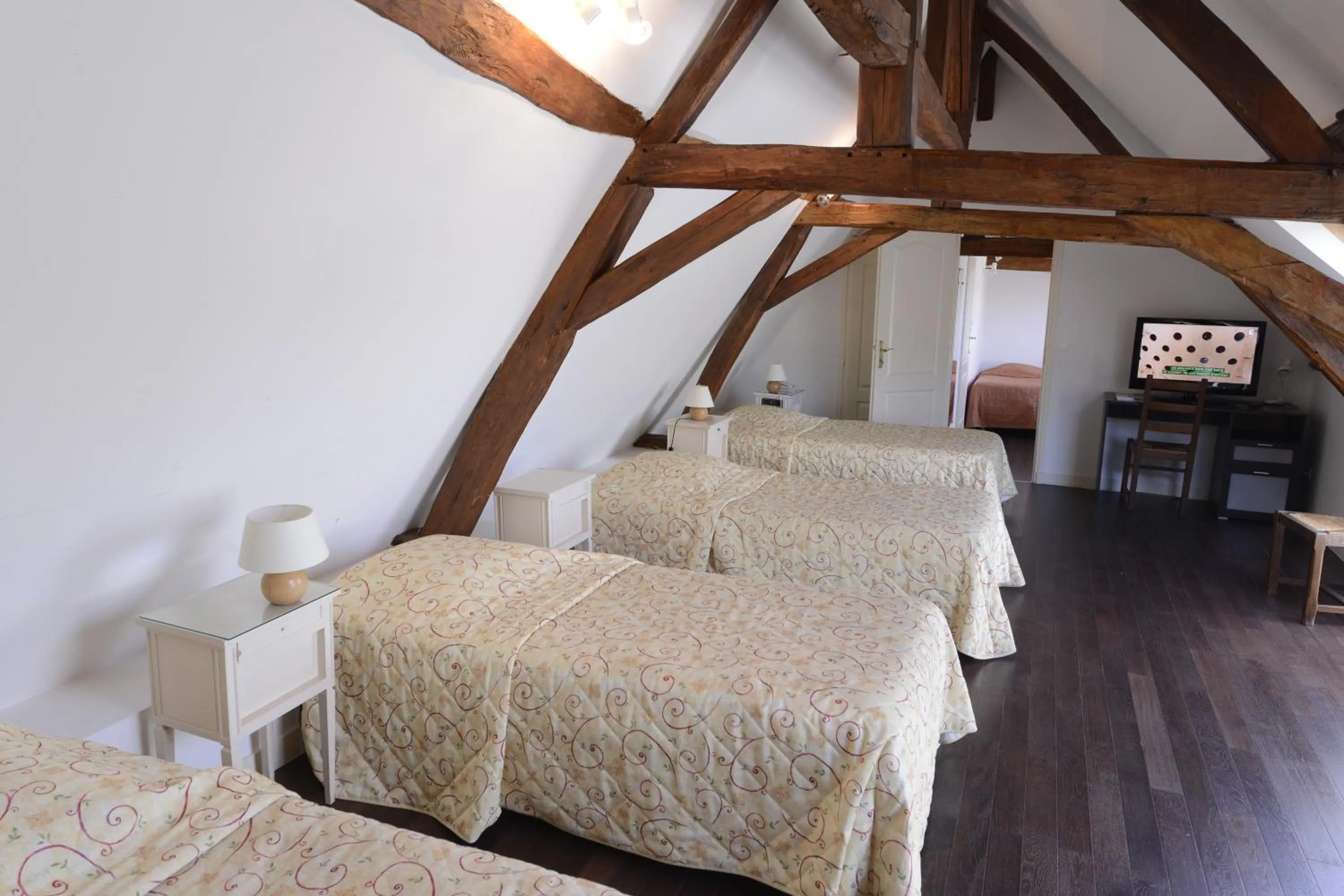 Photo of the whole room, Bed in The Originals City, Hôtel Le Cheval Rouge, Tours Ouest