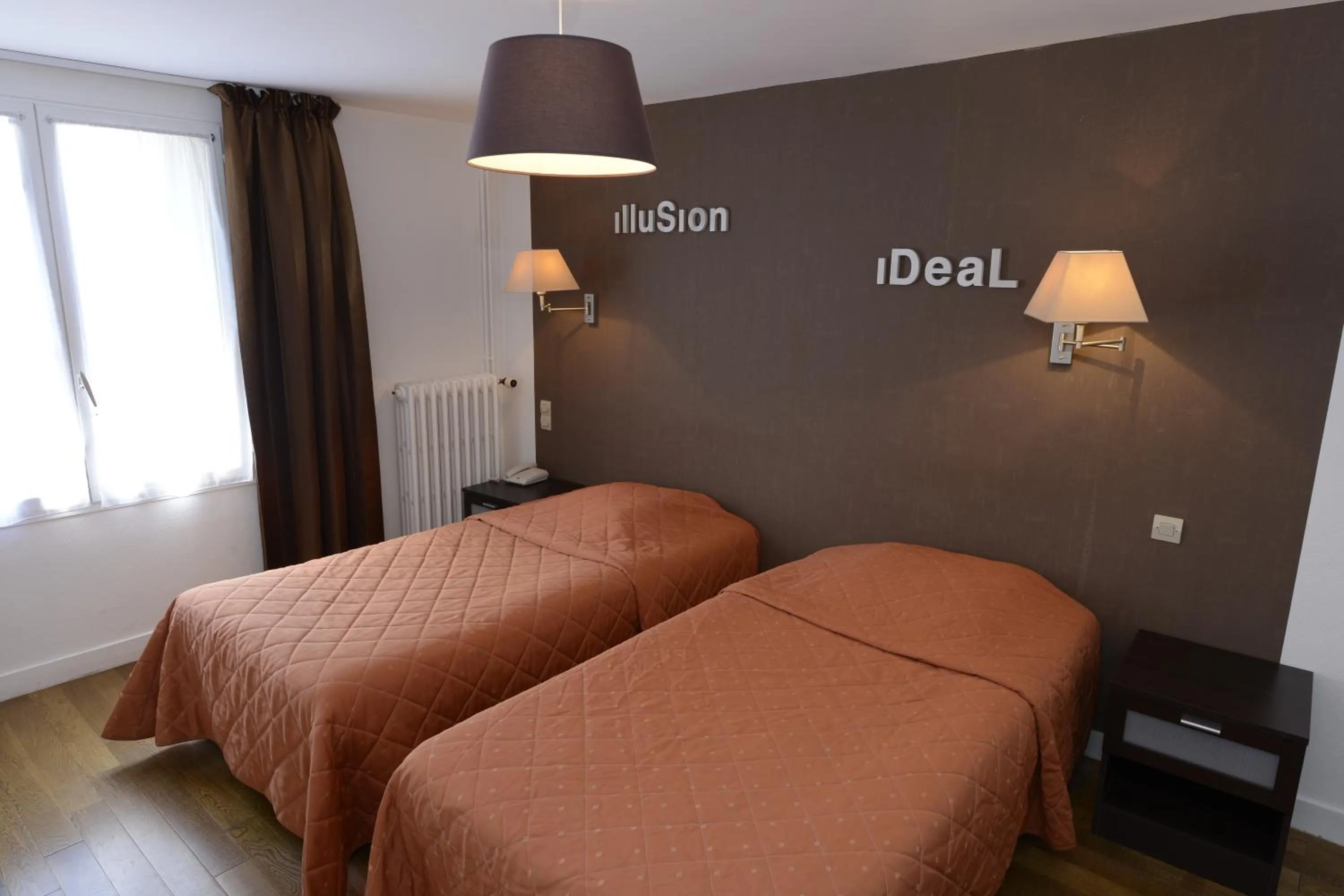 Photo of the whole room, Bed in The Originals City, Hôtel Le Cheval Rouge, Tours Ouest