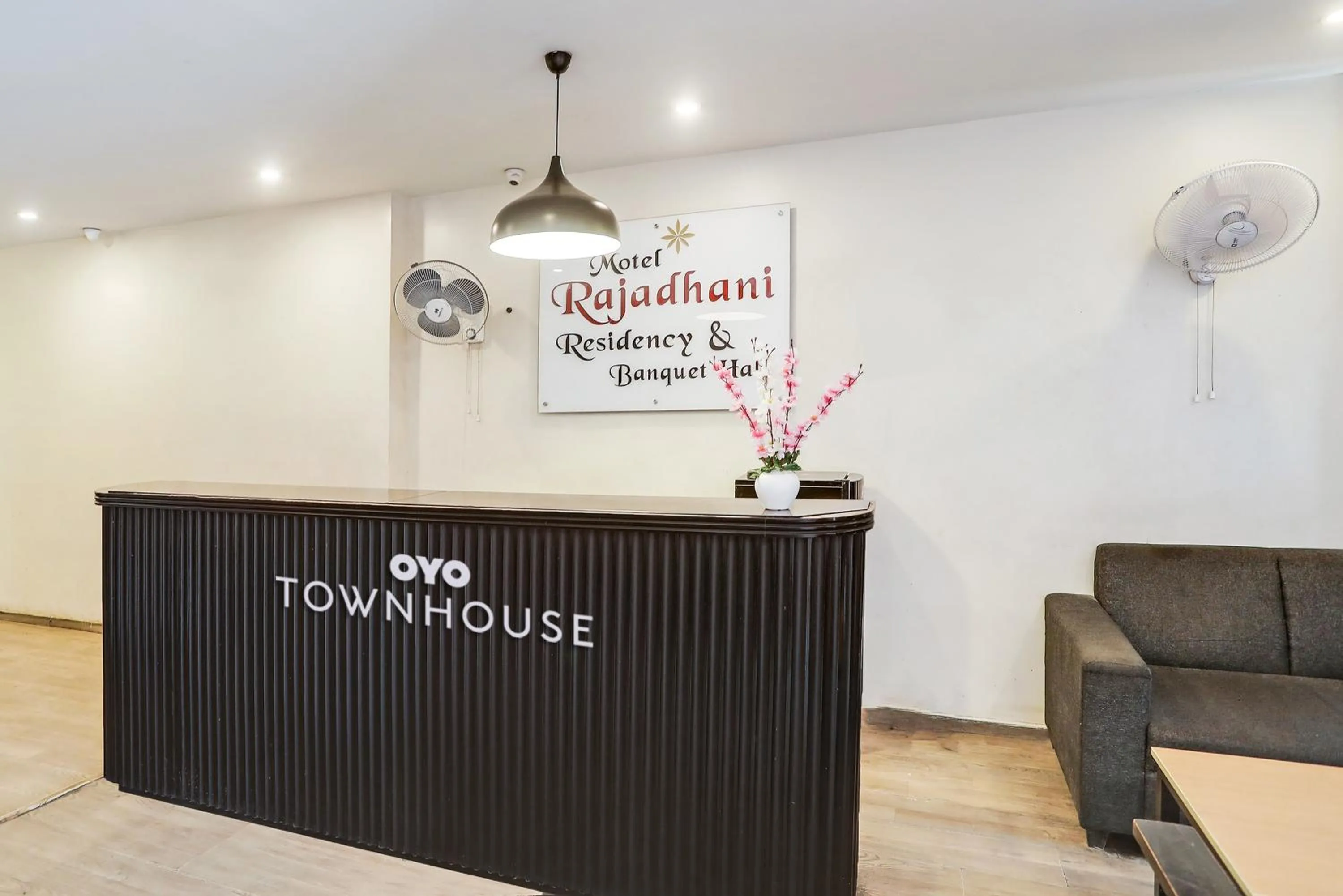 Lobby or reception in Townhouse Rajdhani Residency