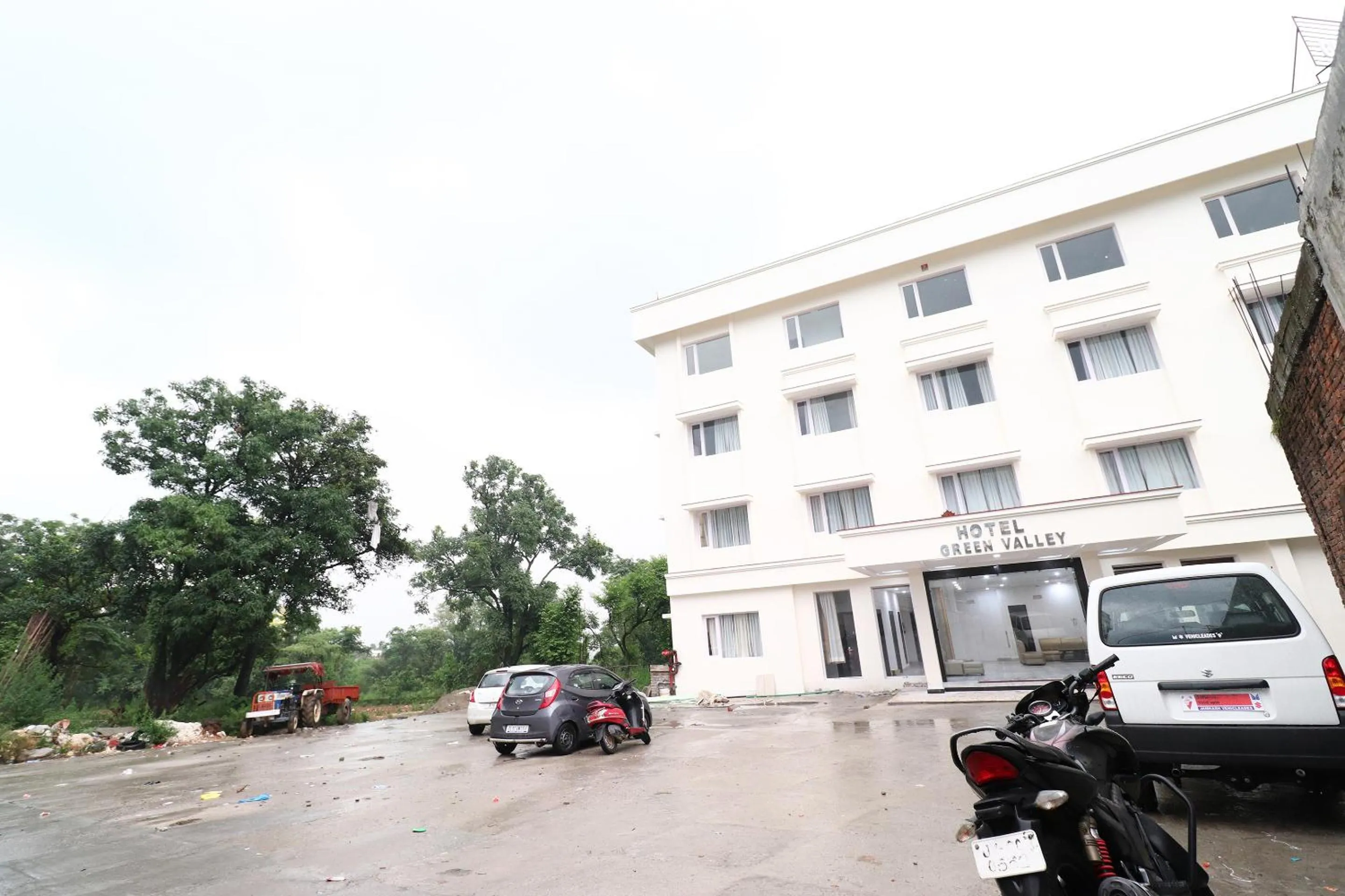 Property building in Hotel Green Valley