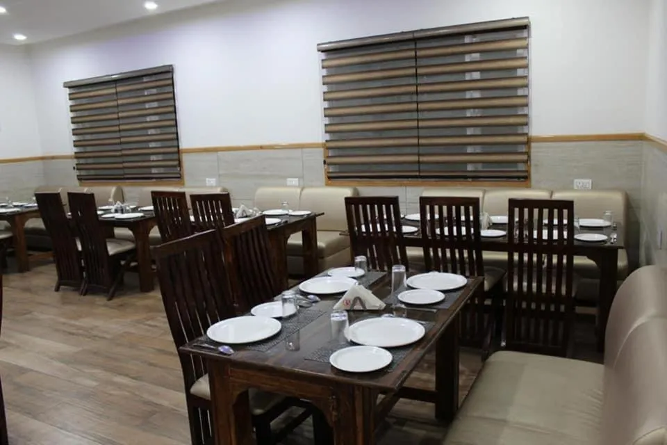 Restaurant/places to eat in Hotel Green Valley