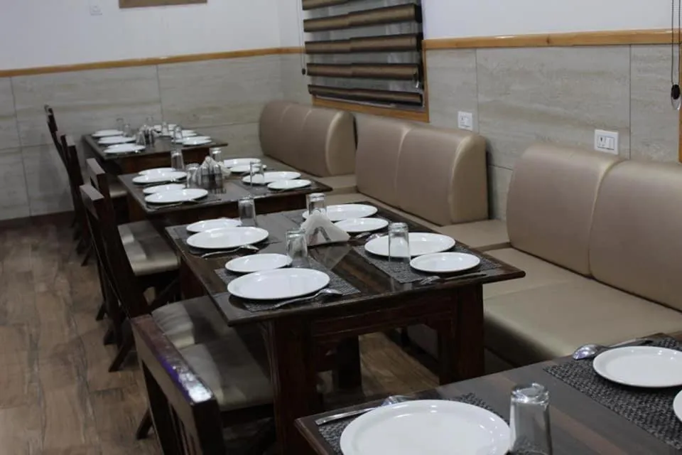 Restaurant/places to eat in Hotel Green Valley