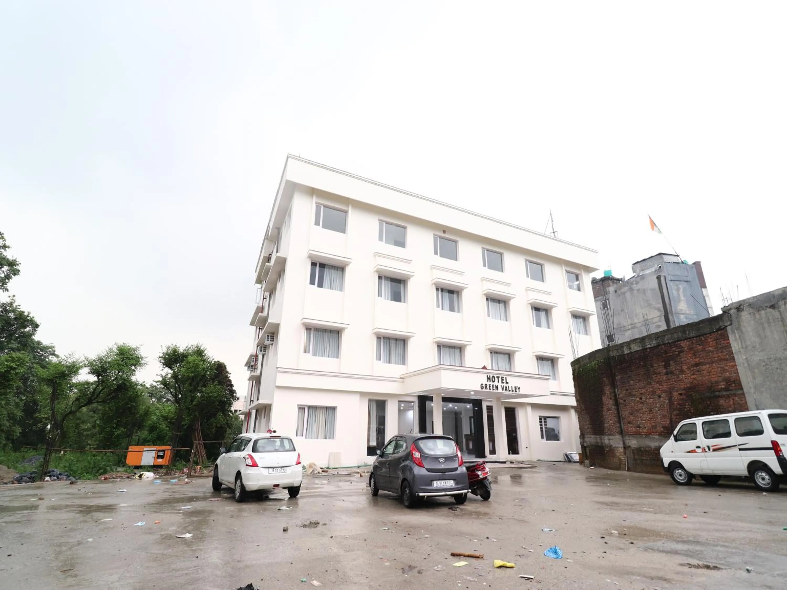 Property building in Hotel Green Valley