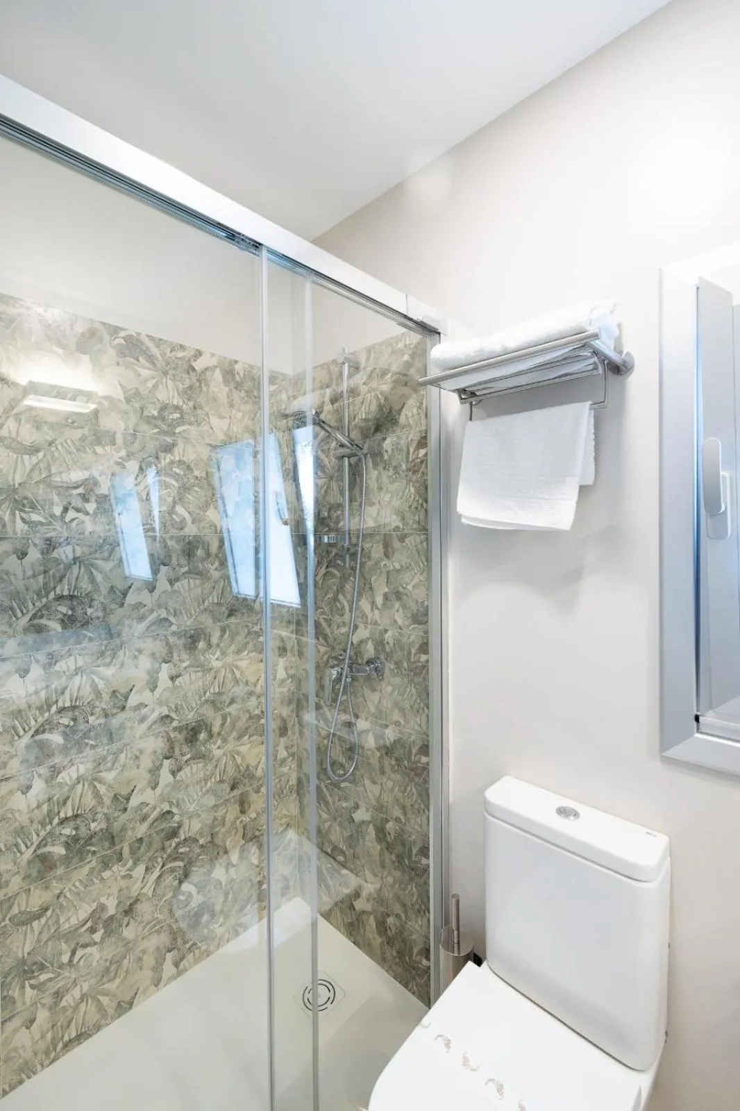 Bathroom in Hotel Leal - La Sirena