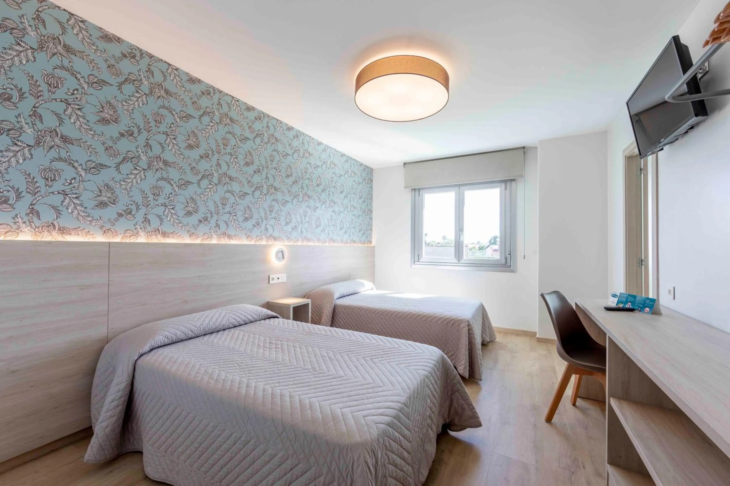 Bedroom, Bed in Hotel Leal - La Sirena