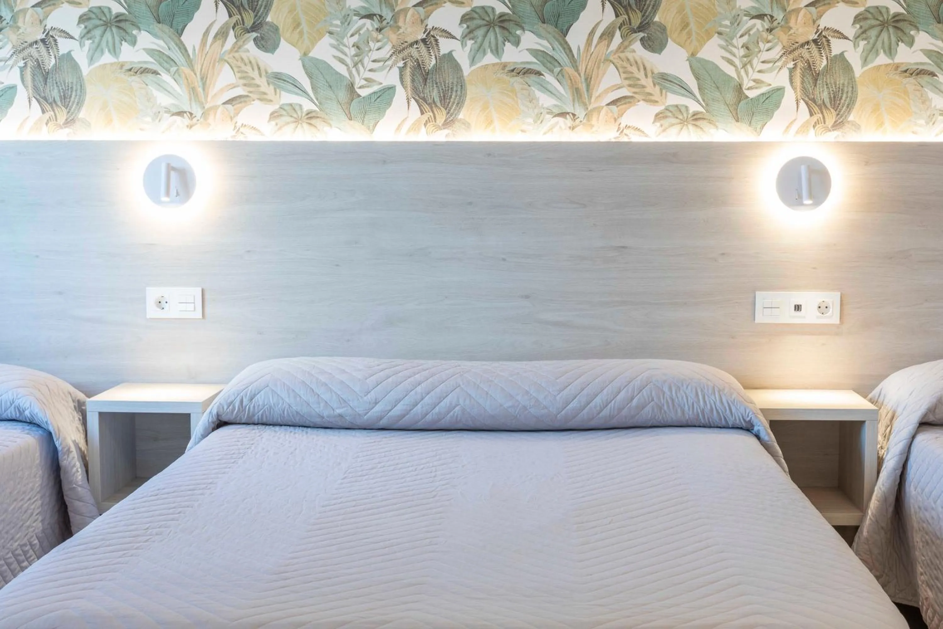 Bed in Hotel Leal - La Sirena