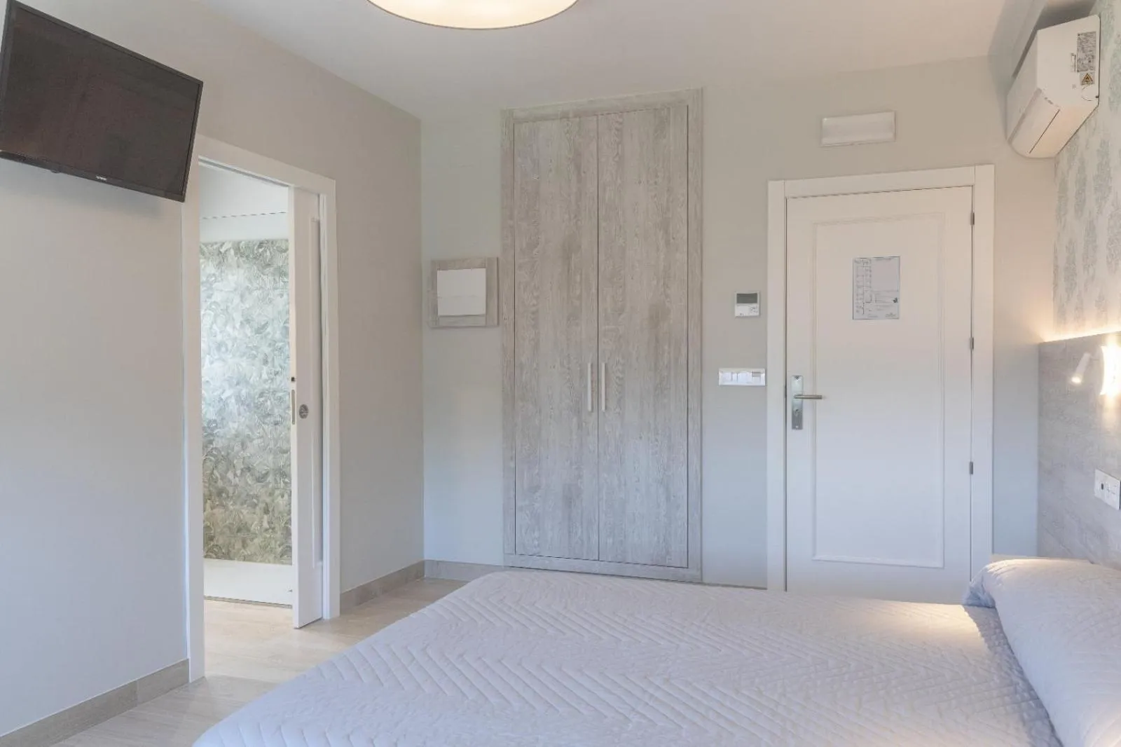 Bedroom, Bed in Hotel Leal - La Sirena