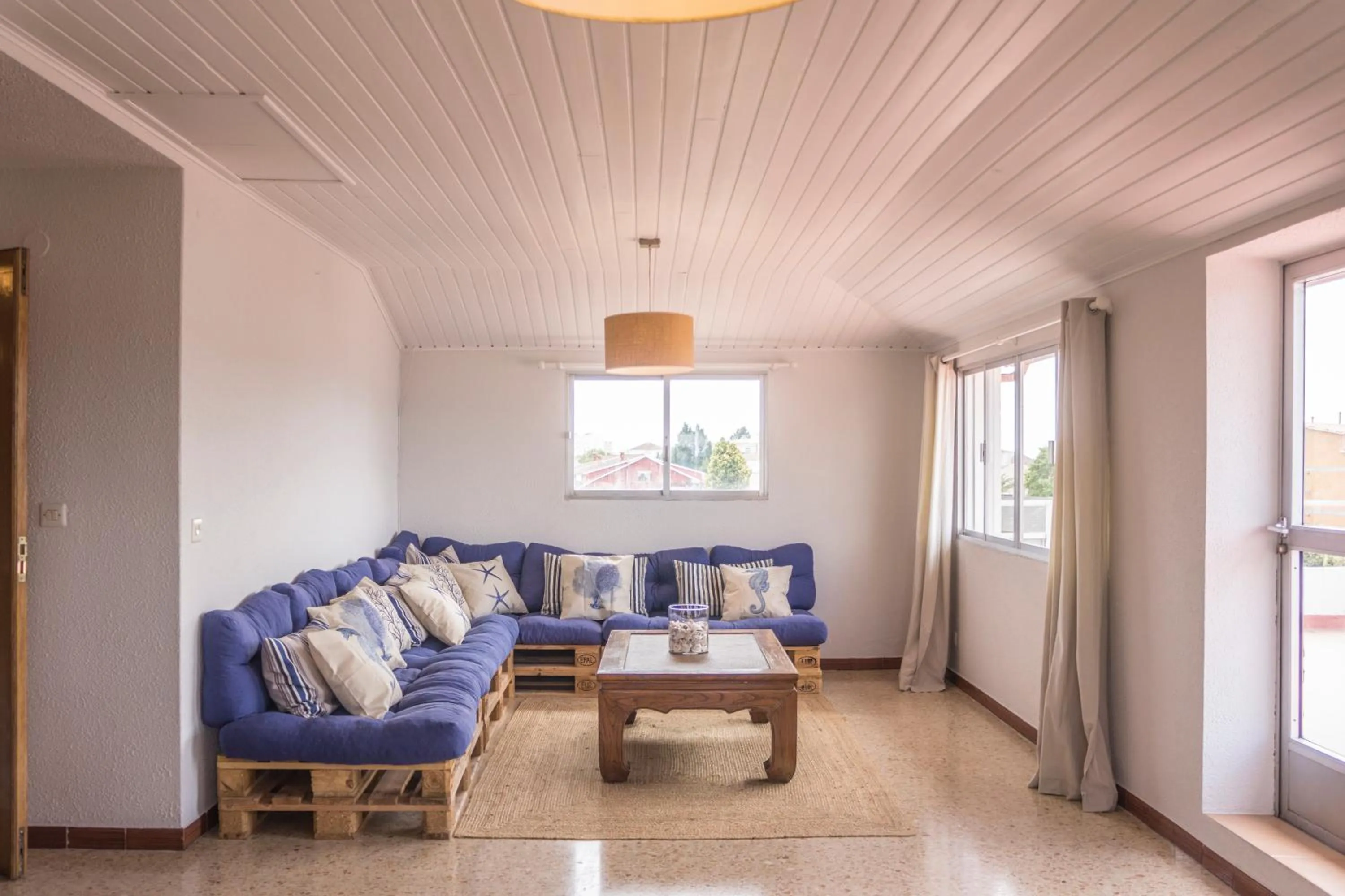 Communal lounge/ TV room in Hotel Leal - La Sirena