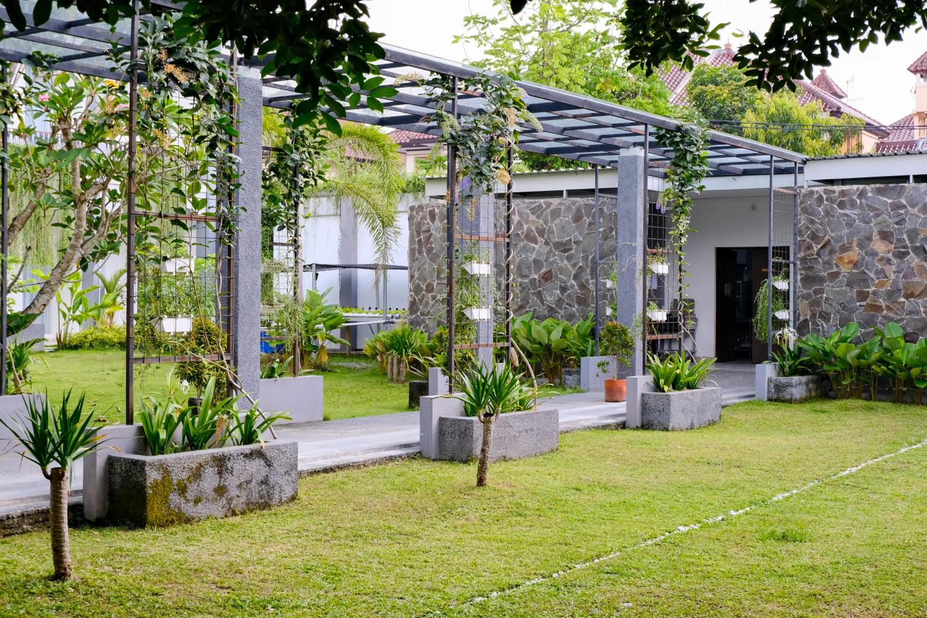 Property building in LPP Garden Hotel