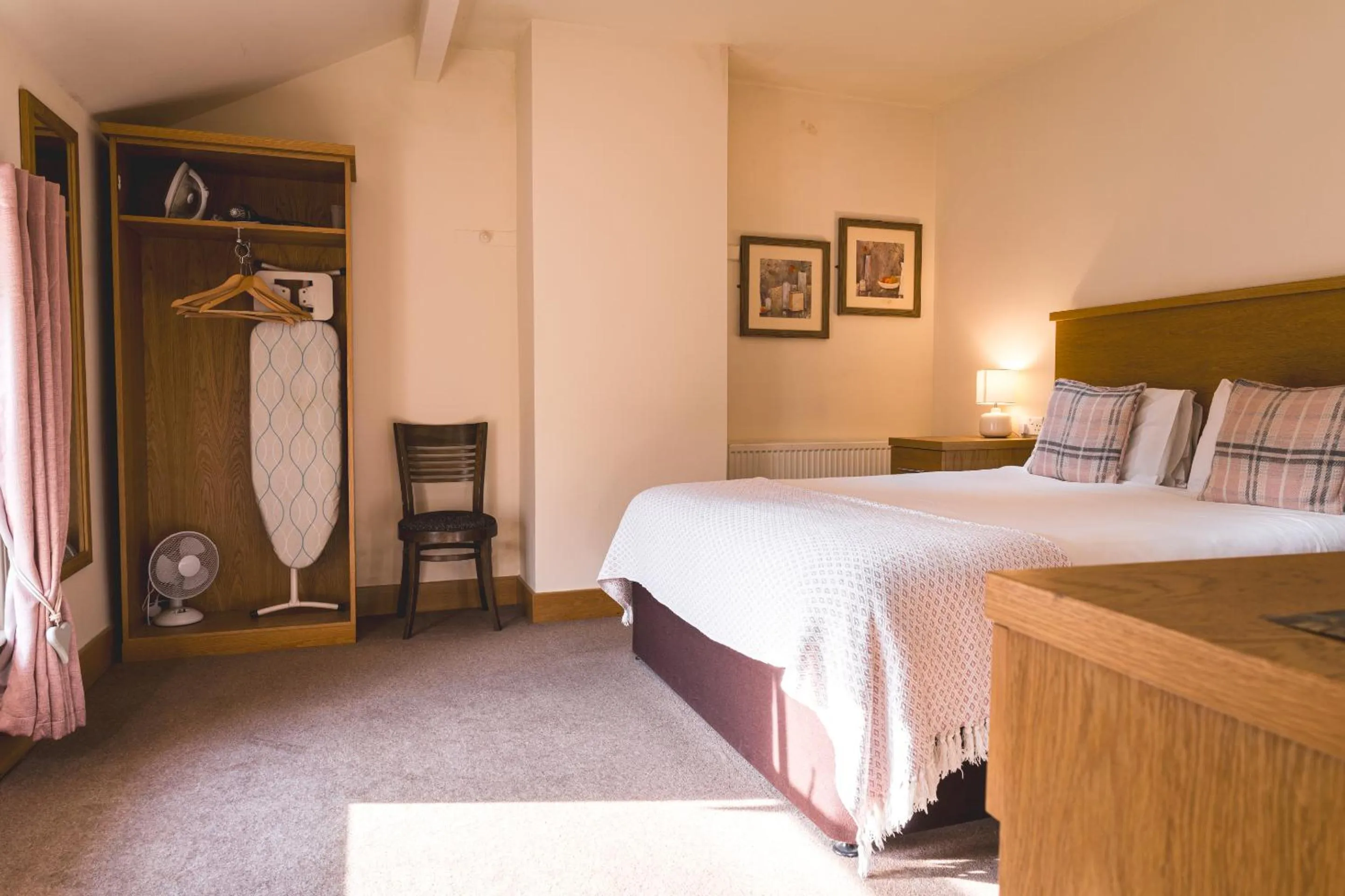 Bedroom, Bed in The Horse & Farrier