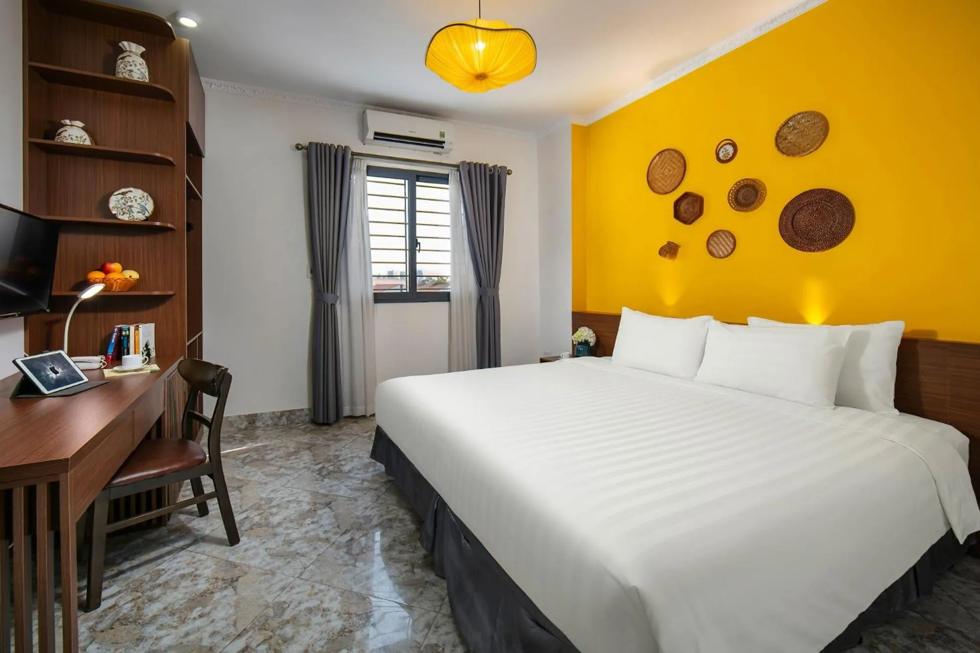 Photo of the whole room, Bed in Hanoi La Cascada House & Travel