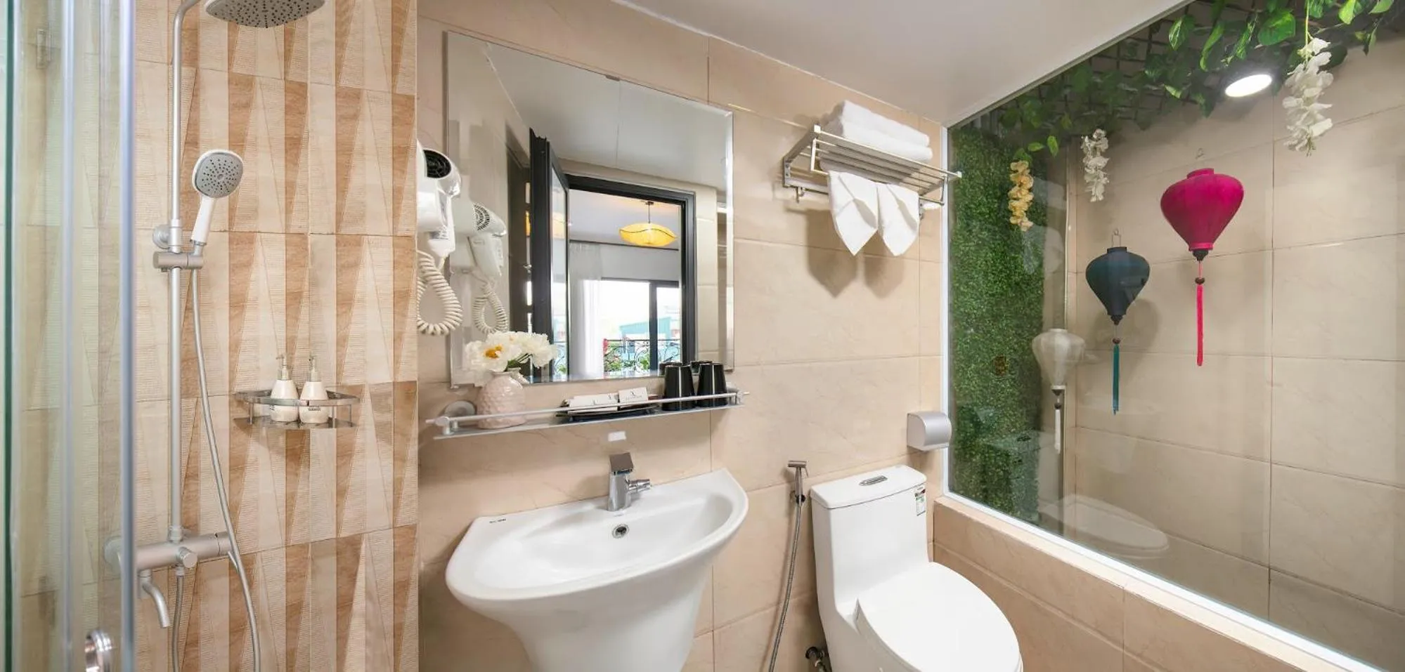 Bathroom in Hanoi La Cascada House & Travel