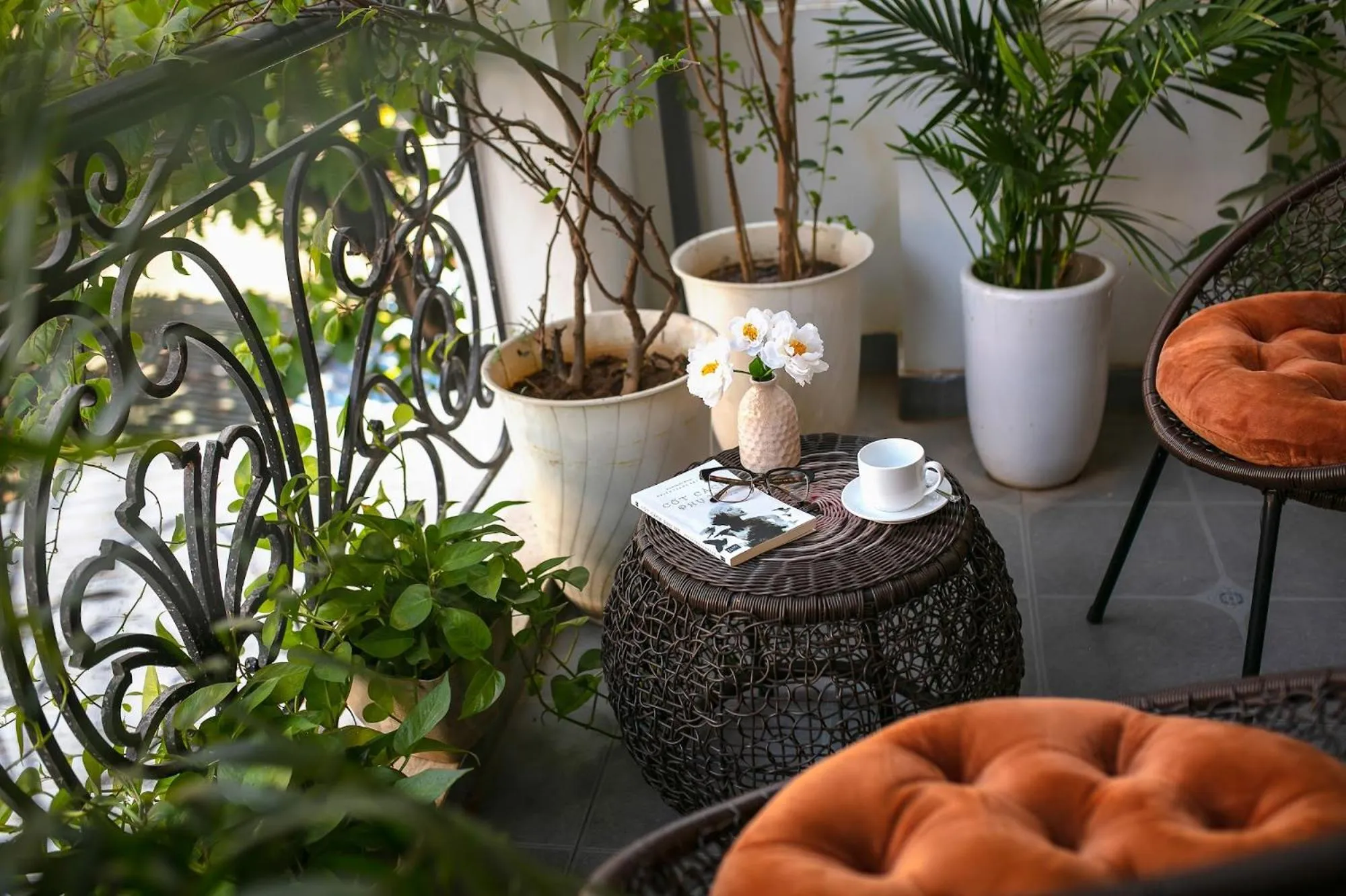 Patio in Hanoi La Cascada House & Travel