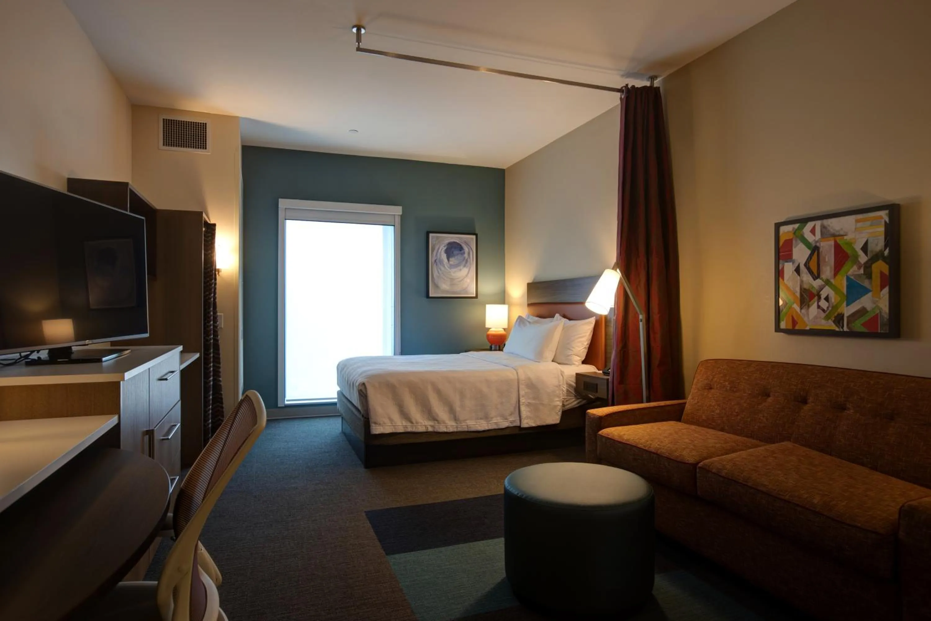 Bedroom, Bed in Home2 Suites By Hilton Charlotte Uptown