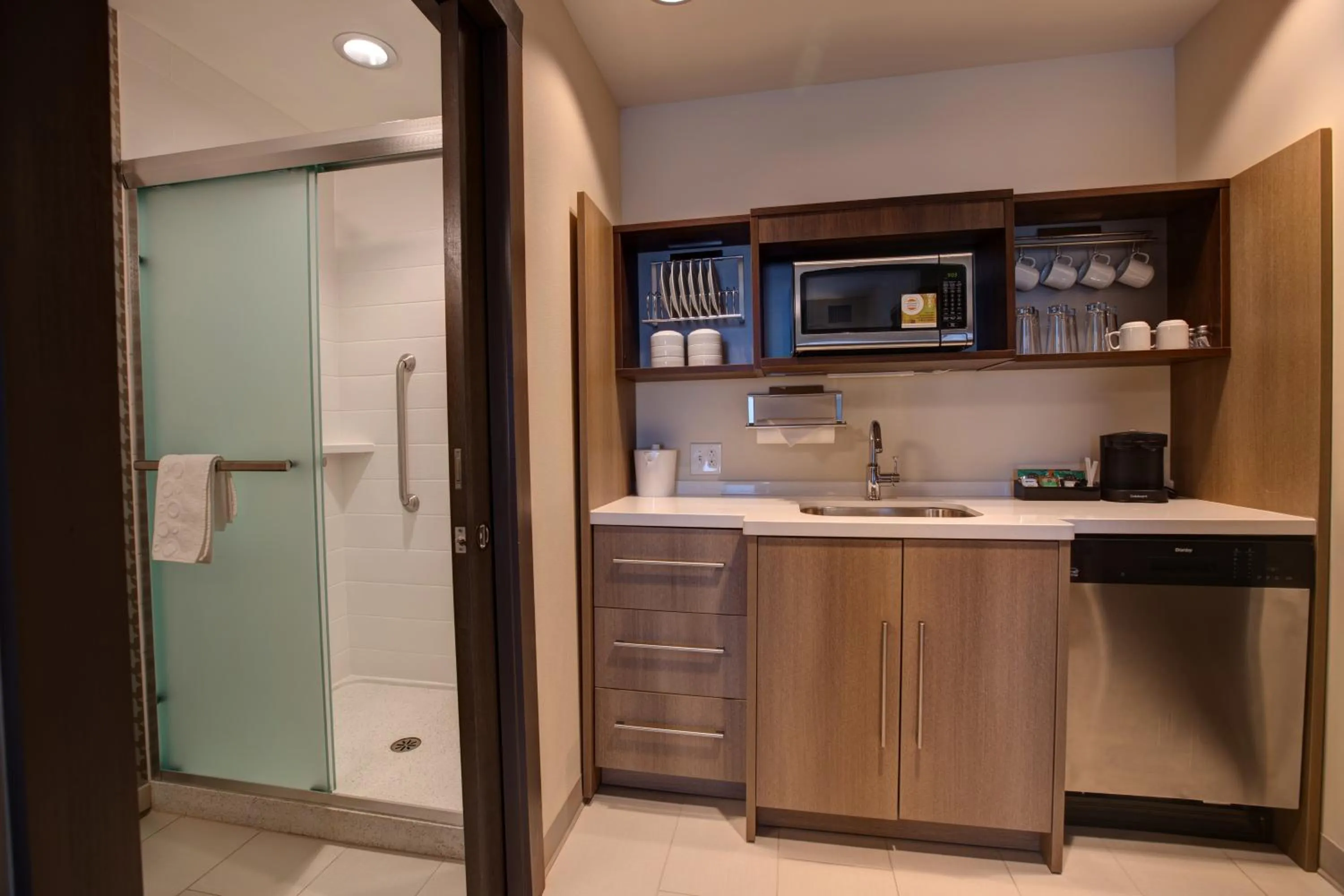 Kitchen or kitchenette in Home2 Suites By Hilton Charlotte Uptown