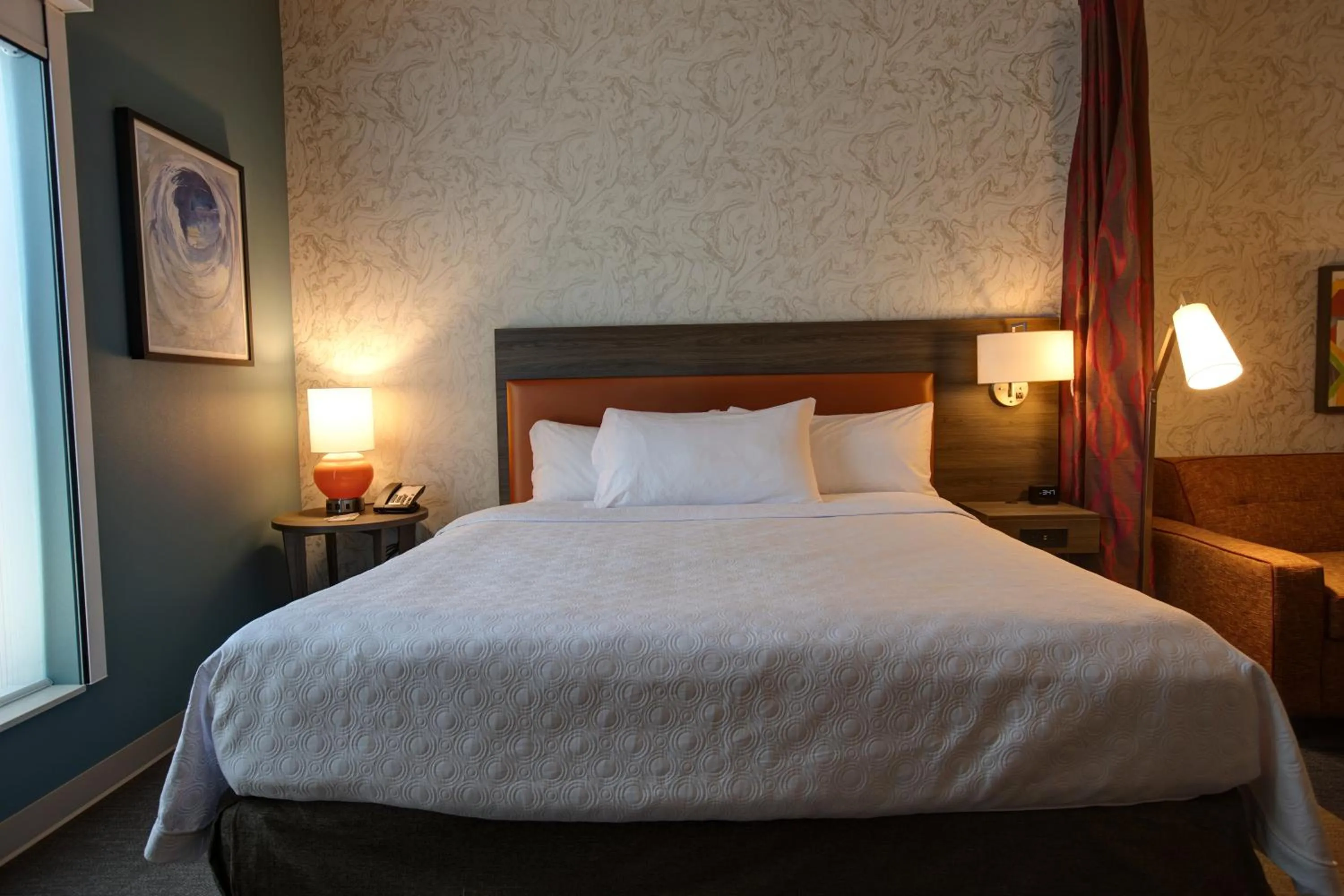 Bedroom, Bed in Home2 Suites By Hilton Charlotte Uptown