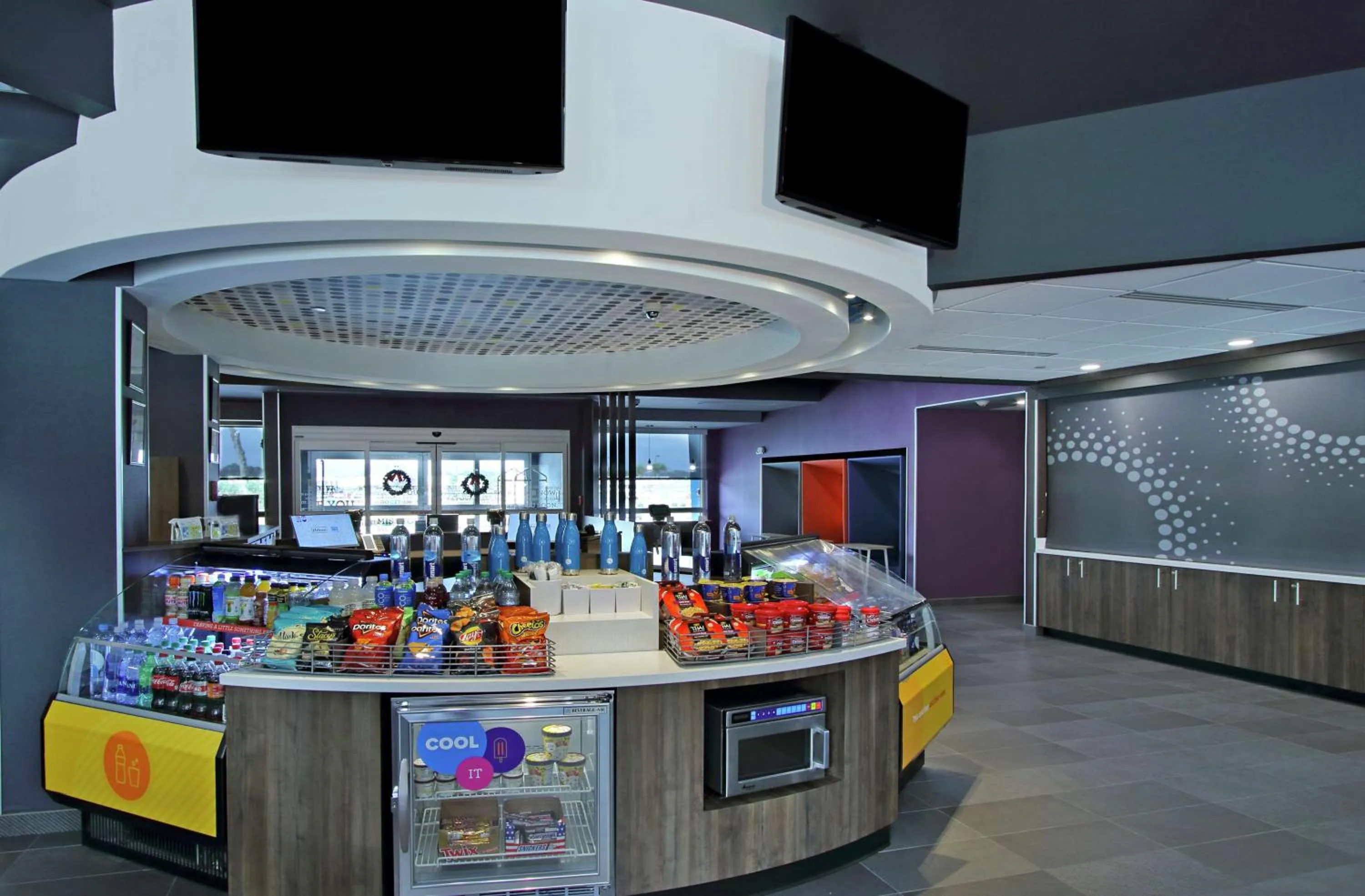 Restaurant/places to eat in Tru By Hilton Mobile