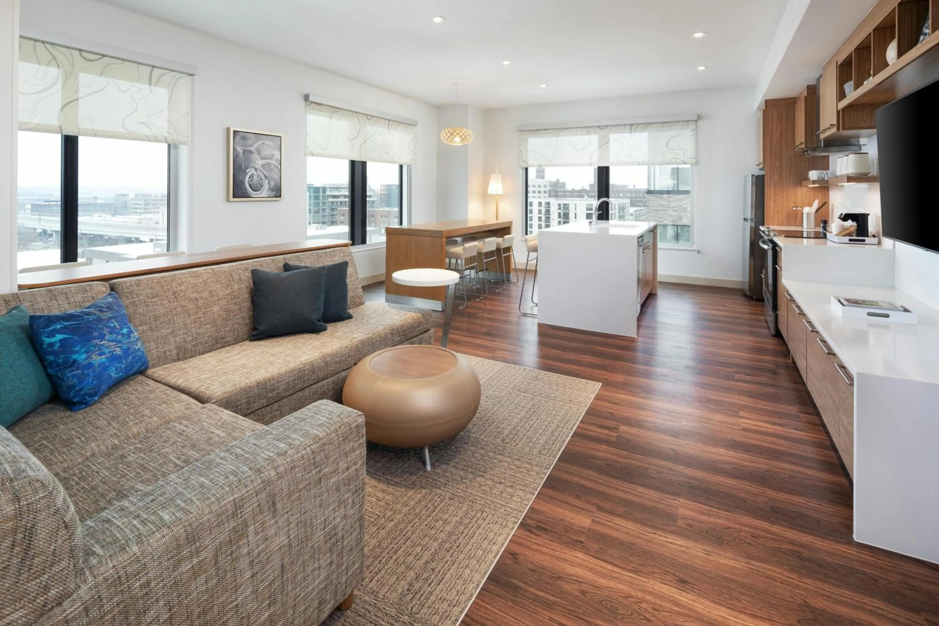 Photo of the whole room in Element Minneapolis Downtown North Loop