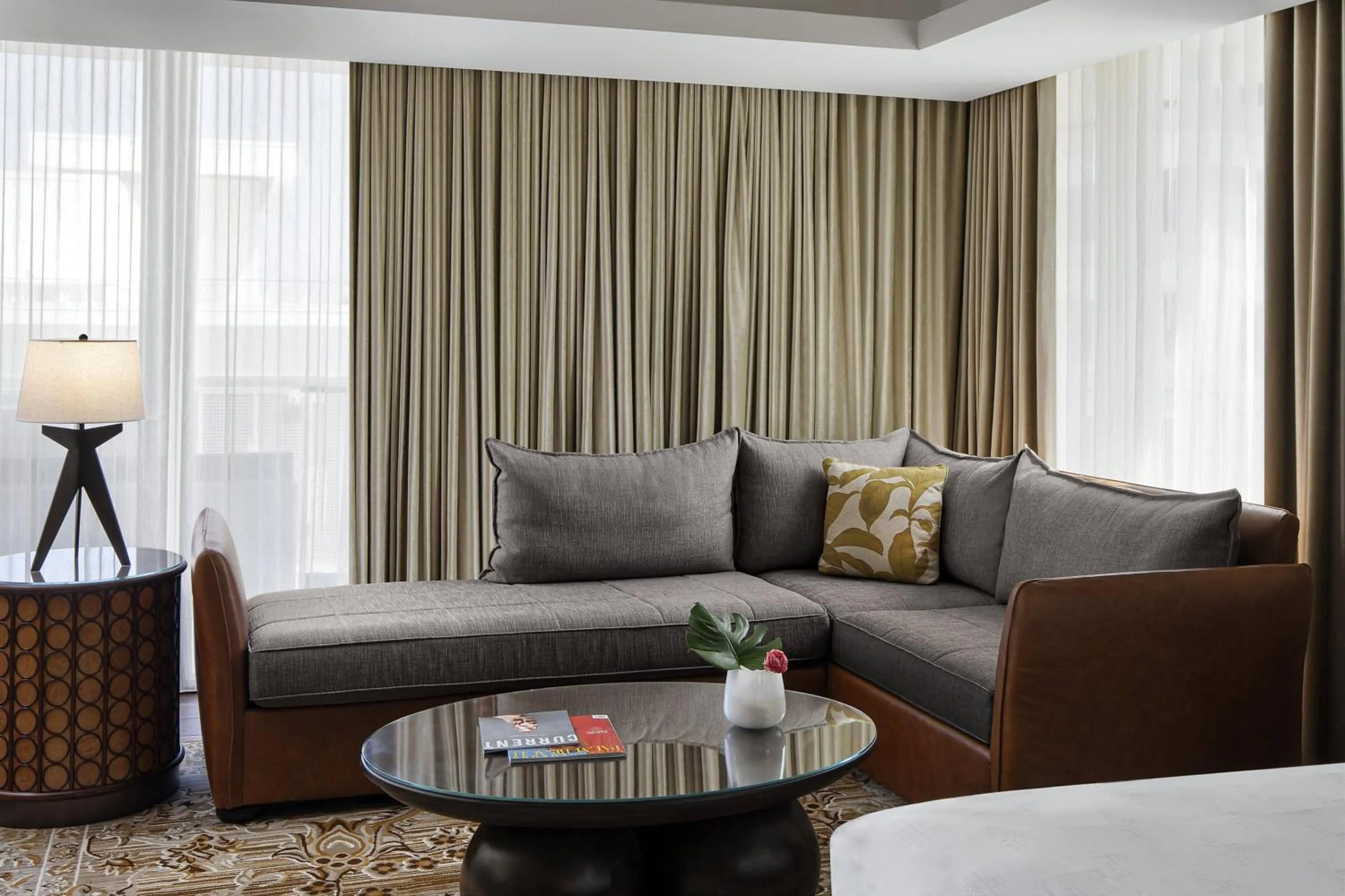 Living room, Bed in The Ben, Autograph Collection